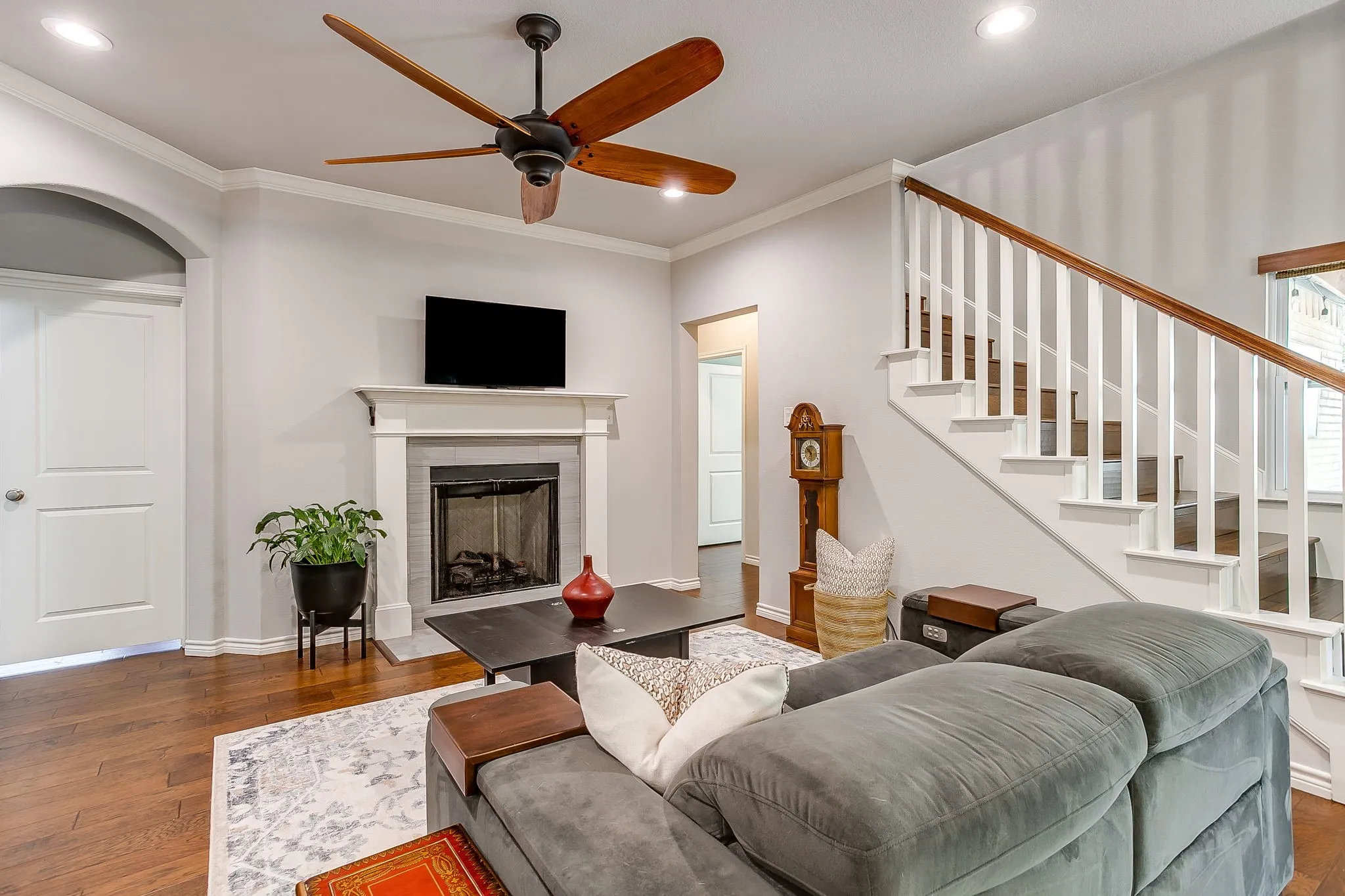 Single Family Residence For Sale in Tarrant County , 2417 Ryan Avenue, Fort Worth, Texas 76110, 3 Bedroom, 3 Bathroom, 2 Garage spaces, 2,362 Sqft, built in 2015, mls#21402893, Real Estate Agent in Fort Worth, Homes For Sale in Tarrant county, Homes For Sale in Fort Worth, Realtor in Fort Worth Texas, Real Estate Brokerage Independent Realty Texas, Luminita Cordes Realtor