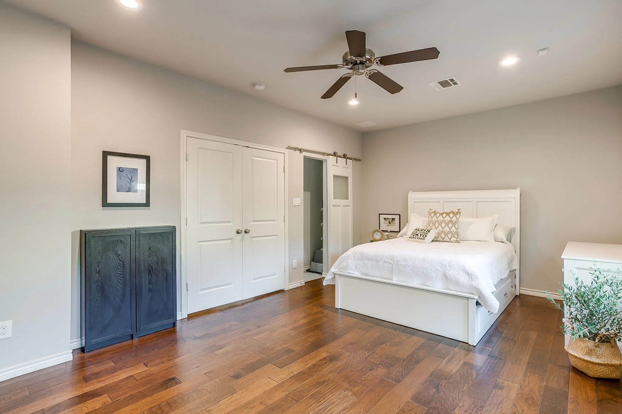 Single Family Residence For Sale in Tarrant County , 2417 Ryan Avenue, Fort Worth, Texas 76110, 3 Bedroom, 3 Bathroom, 2 Garage spaces, 2,362 Sqft, built in 2015, mls#21402893, Real Estate Agent in Fort Worth, Homes For Sale in Tarrant county, Homes For Sale in Fort Worth, Realtor in Fort Worth Texas, Real Estate Brokerage Independent Realty Texas, Luminita Cordes Realtor