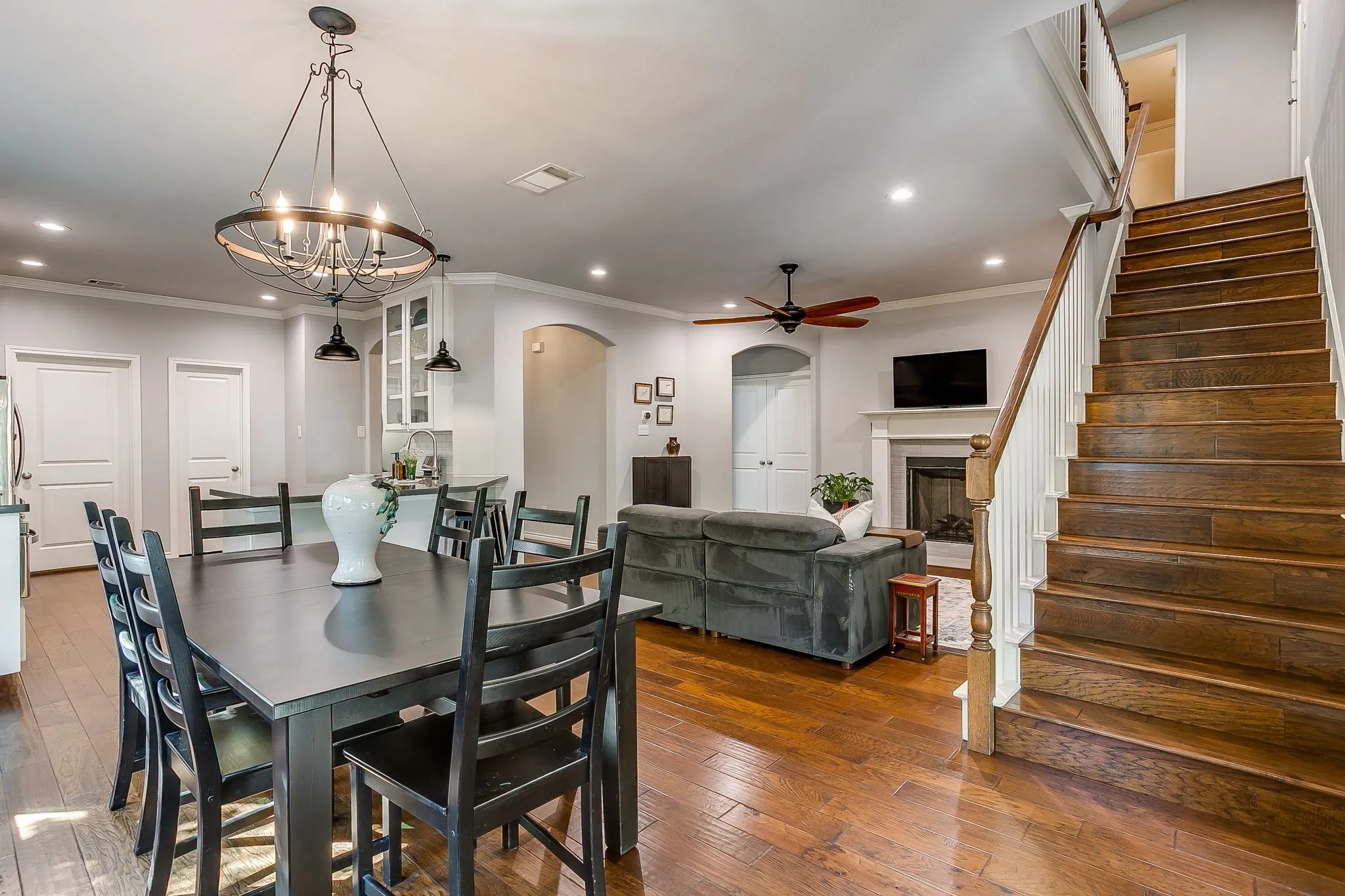 Single Family Residence For Sale in Tarrant County , 2417 Ryan Avenue, Fort Worth, Texas 76110, 3 Bedroom, 3 Bathroom, 2 Garage spaces, 2,362 Sqft, built in 2015, mls#21402893, Real Estate Agent in Fort Worth, Homes For Sale in Tarrant county, Homes For Sale in Fort Worth, Realtor in Fort Worth Texas, Real Estate Brokerage Independent Realty Texas, Luminita Cordes Realtor