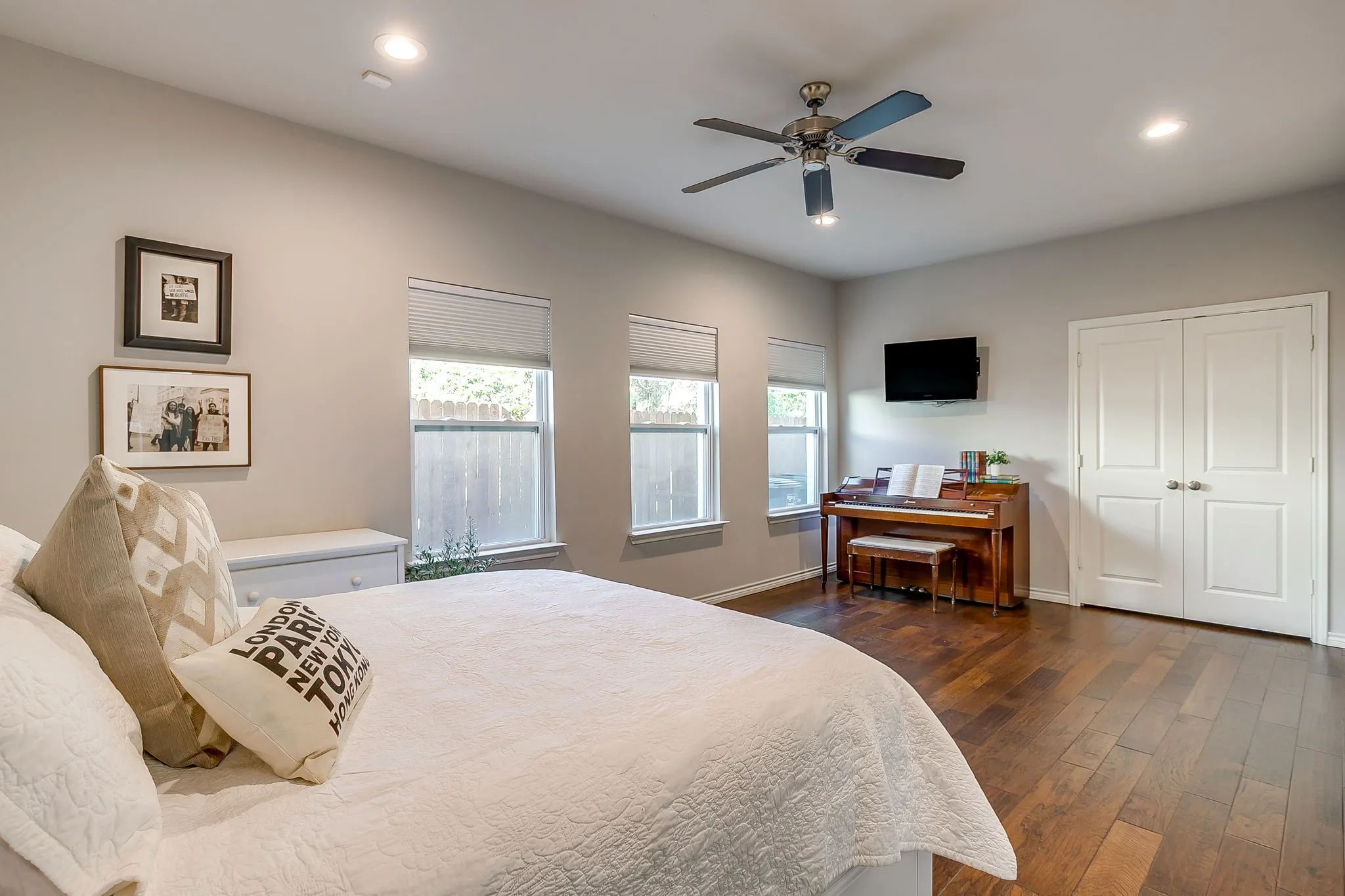 Single Family Residence For Sale in Tarrant County , 2417 Ryan Avenue, Fort Worth, Texas 76110, 3 Bedroom, 3 Bathroom, 2 Garage spaces, 2,362 Sqft, built in 2015, mls#21402893, Real Estate Agent in Fort Worth, Homes For Sale in Tarrant county, Homes For Sale in Fort Worth, Realtor in Fort Worth Texas, Real Estate Brokerage Independent Realty Texas, Luminita Cordes Realtor