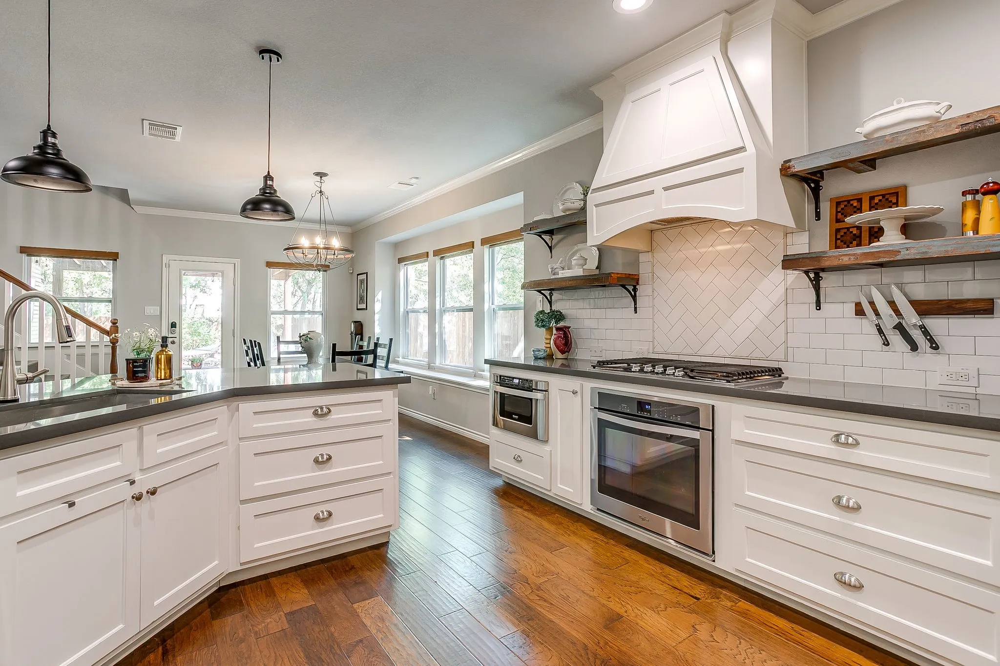 Single Family Residence For Sale in Tarrant County , 2417 Ryan Avenue, Fort Worth, Texas 76110, 3 Bedroom, 3 Bathroom, 2 Garage spaces, 2,362 Sqft, built in 2015, mls#21402893, Real Estate Agent in Fort Worth, Homes For Sale in Tarrant county, Homes For Sale in Fort Worth, Realtor in Fort Worth Texas, Real Estate Brokerage Independent Realty Texas, Luminita Cordes Realtor