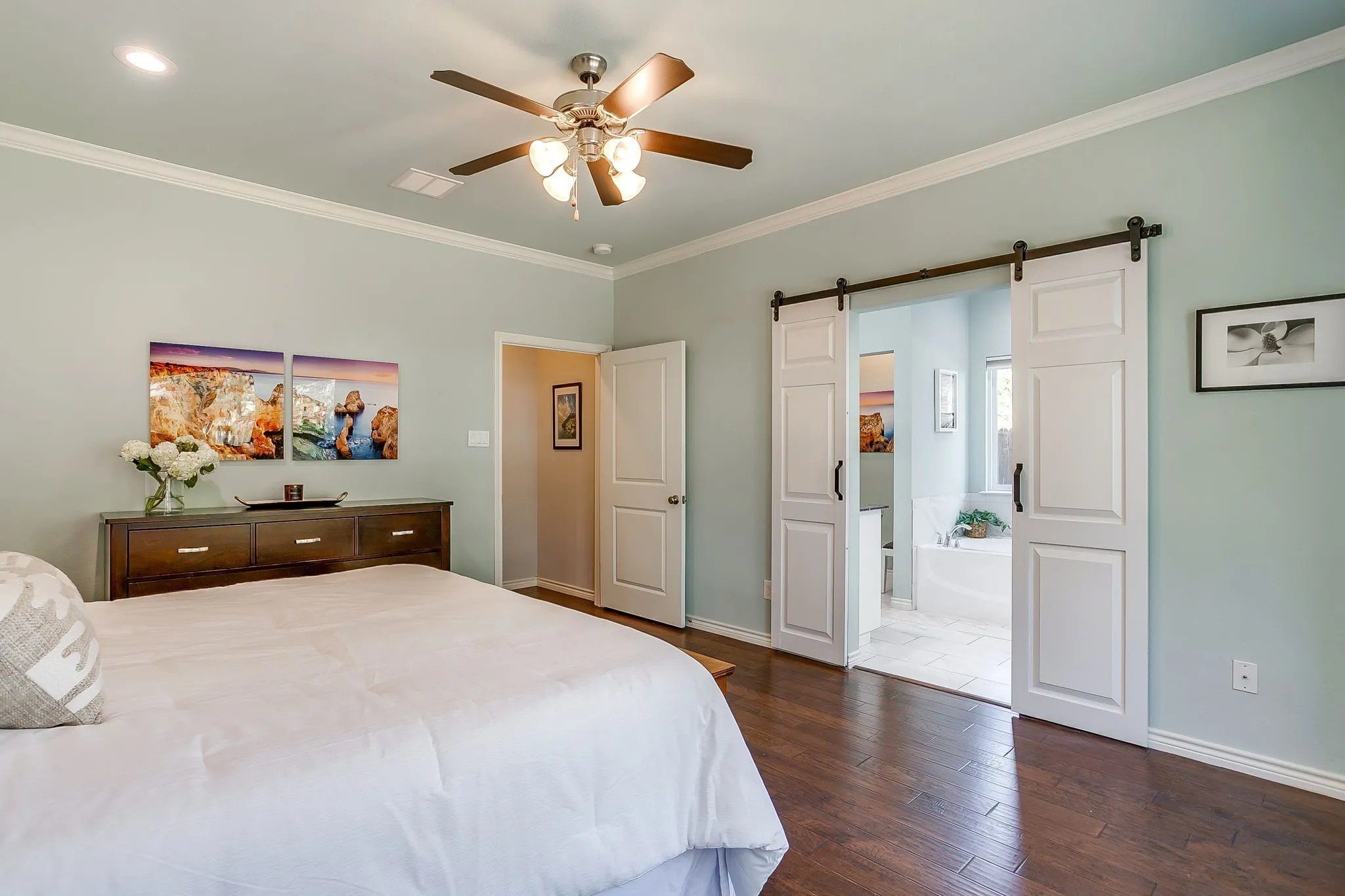 Single Family Residence For Sale in Tarrant County , 2417 Ryan Avenue, Fort Worth, Texas 76110, 3 Bedroom, 3 Bathroom, 2 Garage spaces, 2,362 Sqft, built in 2015, mls#21402893, Real Estate Agent in Fort Worth, Homes For Sale in Tarrant county, Homes For Sale in Fort Worth, Realtor in Fort Worth Texas, Real Estate Brokerage Independent Realty Texas, Luminita Cordes Realtor