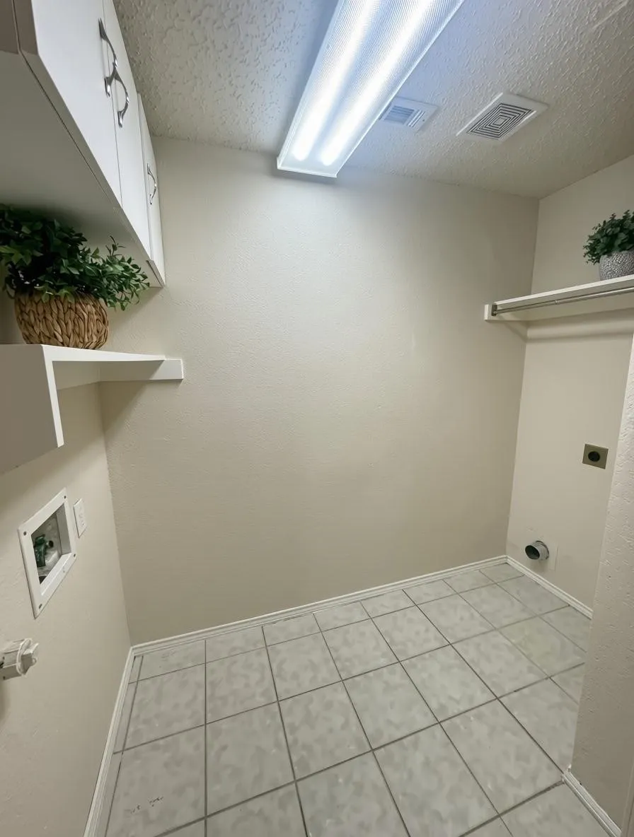 Single Family Residence For Rent in Denton County , 2405 Kariba Lane, Denton, Texas 76210, 4 Bedroom, 2 Bathroom, 2 Garage spaces, 1,866 Sqft, built in 1999, mls#21407426, Real Estate Agent in Denton, Homes For Rent in Denton county, Homes For Rent in Denton, Realtor in Denton Texas, Real Estate Brokerage Independent Realty Texas, Luminita Cordes Realtor