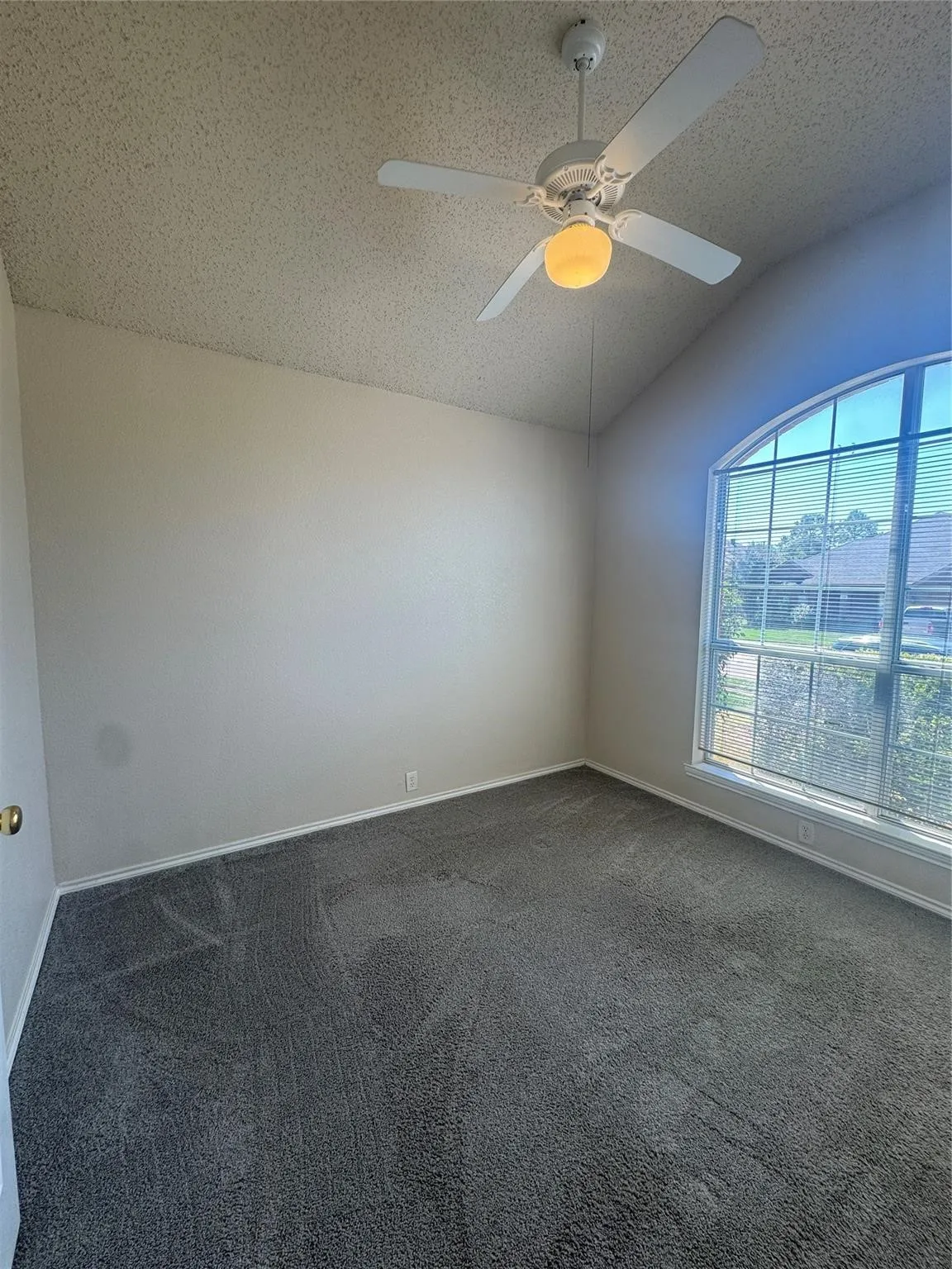 Single Family Residence For Rent in Denton County , 2405 Kariba Lane, Denton, Texas 76210, 4 Bedroom, 2 Bathroom, 2 Garage spaces, 1,866 Sqft, built in 1999, mls#21407426, Real Estate Agent in Denton, Homes For Rent in Denton county, Homes For Rent in Denton, Realtor in Denton Texas, Real Estate Brokerage Independent Realty Texas, Luminita Cordes Realtor