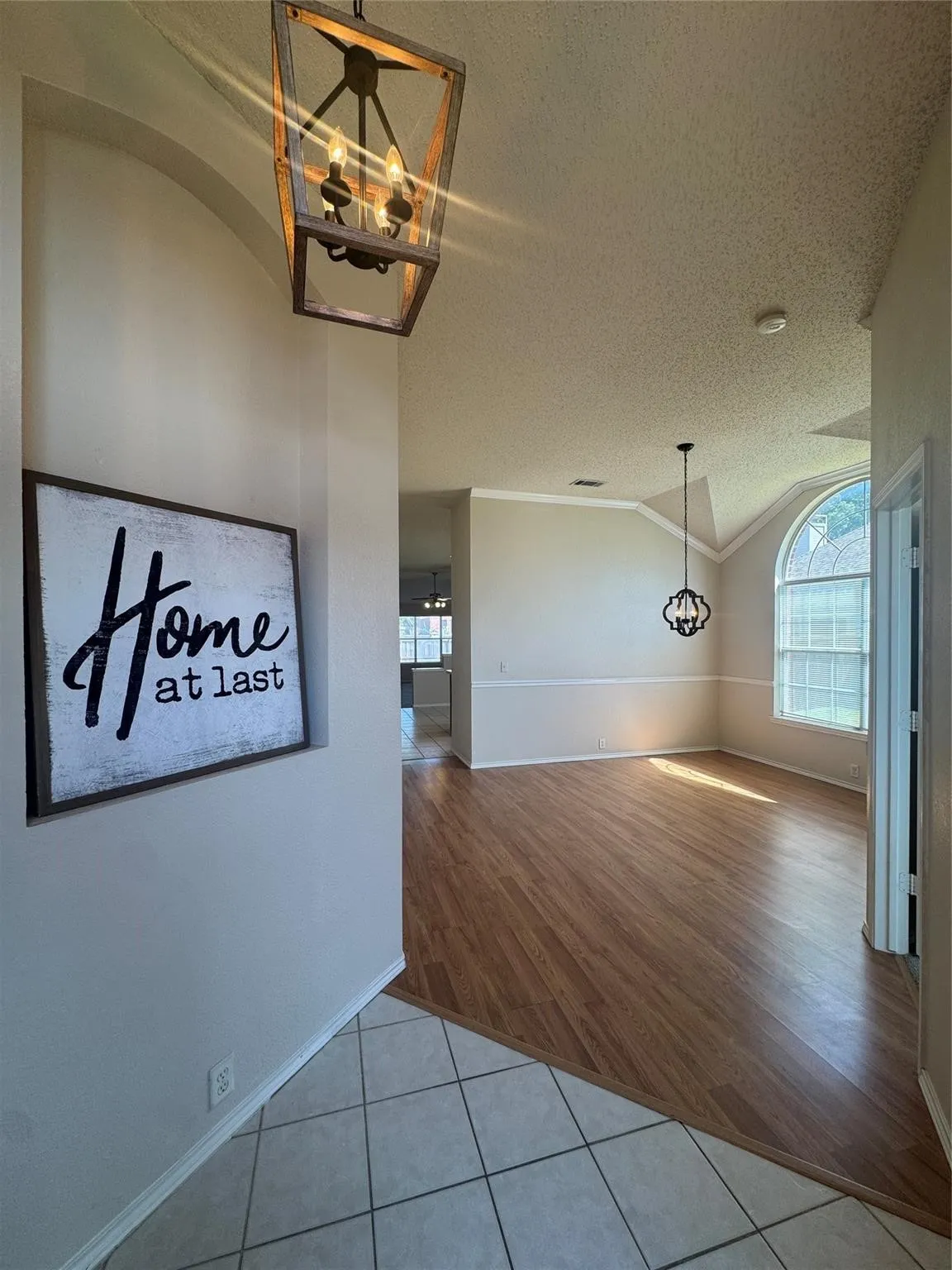 Single Family Residence For Rent in Denton County , 2405 Kariba Lane, Denton, Texas 76210, 4 Bedroom, 2 Bathroom, 2 Garage spaces, 1,866 Sqft, built in 1999, mls#21407426, Real Estate Agent in Denton, Homes For Rent in Denton county, Homes For Rent in Denton, Realtor in Denton Texas, Real Estate Brokerage Independent Realty Texas, Luminita Cordes Realtor