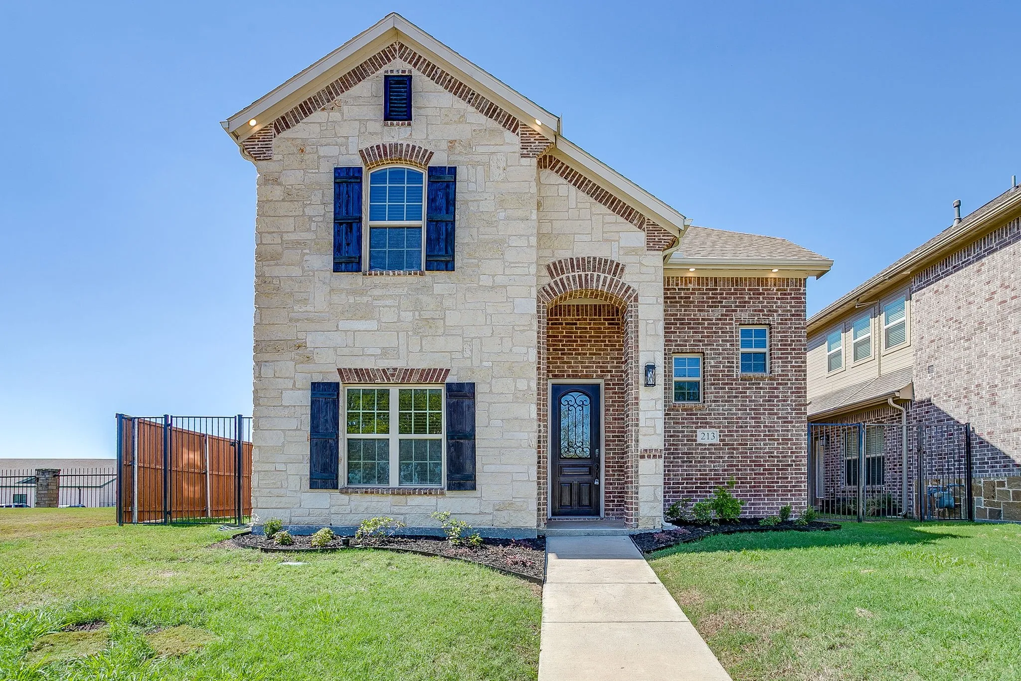 Single Family Residence For Rent in Parker County , 213 Park Villa Lane, Aledo, Texas 76008, 3 Bedroom, 3 Bathroom, 2 Garage spaces, 2,812 Sqft, built in 2016, mls#21407427, Real Estate Agent in Aledo, Homes For Rent in Parker county, Homes For Rent in Aledo, Realtor in Aledo Texas, Real Estate Brokerage Independent Realty Texas, Luminita Cordes Realtor