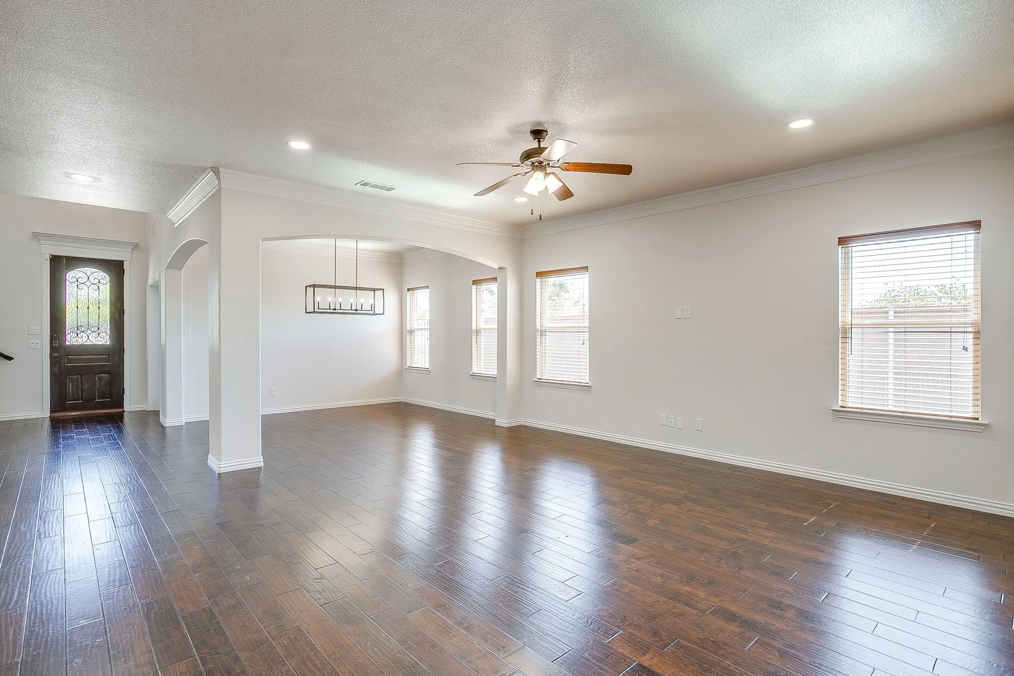 Single Family Residence For Rent in Parker County , 213 Park Villa Lane, Aledo, Texas 76008, 3 Bedroom, 3 Bathroom, 2 Garage spaces, 2,812 Sqft, built in 2016, mls#21407427, Real Estate Agent in Aledo, Homes For Rent in Parker county, Homes For Rent in Aledo, Realtor in Aledo Texas, Real Estate Brokerage Independent Realty Texas, Luminita Cordes Realtor