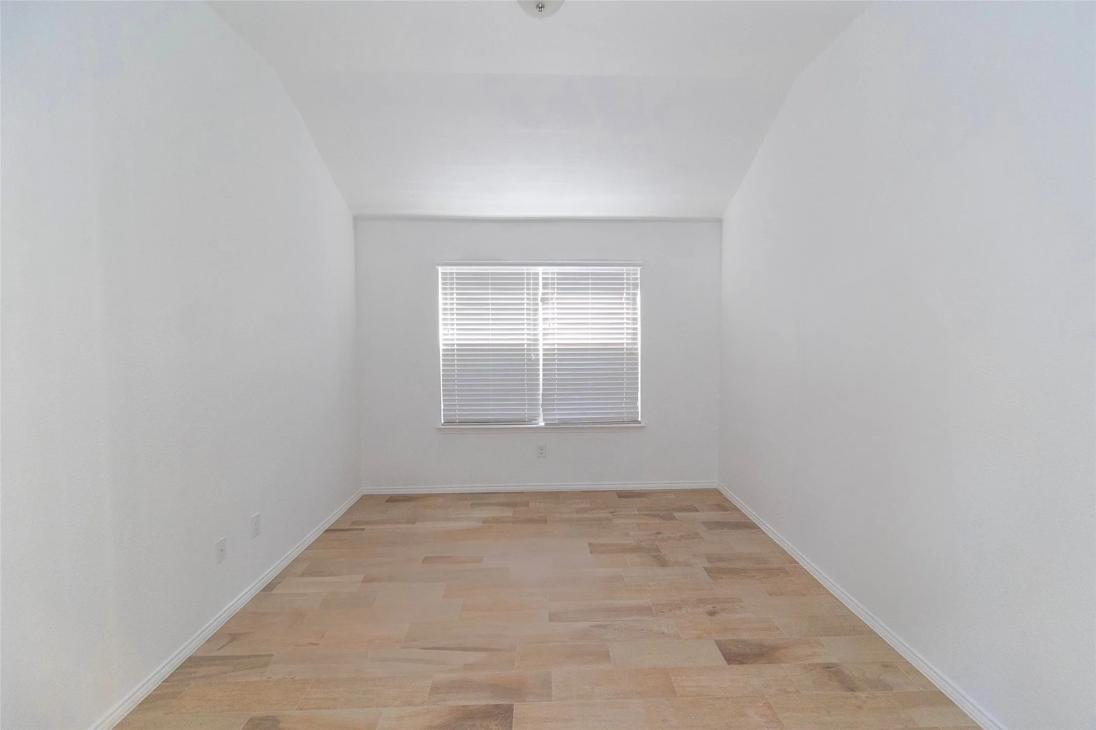 Single Family Residence For Rent in Tarrant County , 8912 Finn Lane, Fort Worth, Texas 76131, 4 Bedroom, 2 Bathroom, 2 Garage spaces, 1,995 Sqft, built in 2018, mls#21407078, Real Estate Agent in Fort Worth, Homes For Rent in Tarrant county, Homes For Rent in Fort Worth, Realtor in Fort Worth Texas, Real Estate Brokerage Independent Realty Texas, Luminita Cordes Realtor