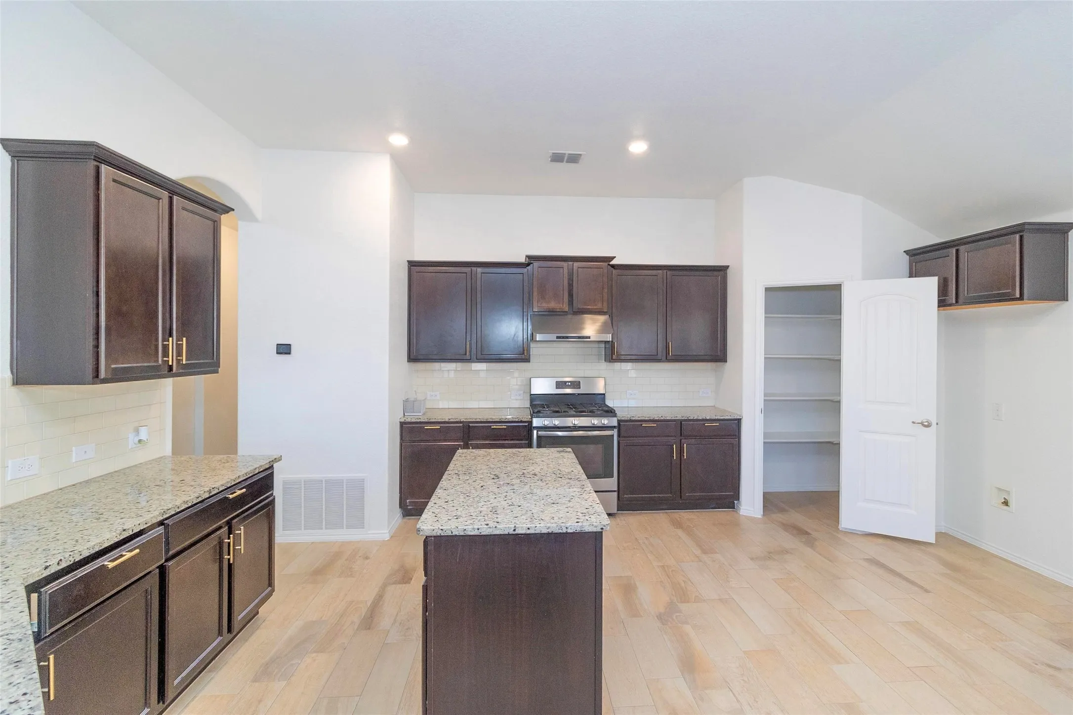 Single Family Residence For Rent in Tarrant County , 8912 Finn Lane, Fort Worth, Texas 76131, 4 Bedroom, 2 Bathroom, 2 Garage spaces, 1,995 Sqft, built in 2018, mls#21407078, Real Estate Agent in Fort Worth, Homes For Rent in Tarrant county, Homes For Rent in Fort Worth, Realtor in Fort Worth Texas, Real Estate Brokerage Independent Realty Texas, Luminita Cordes Realtor