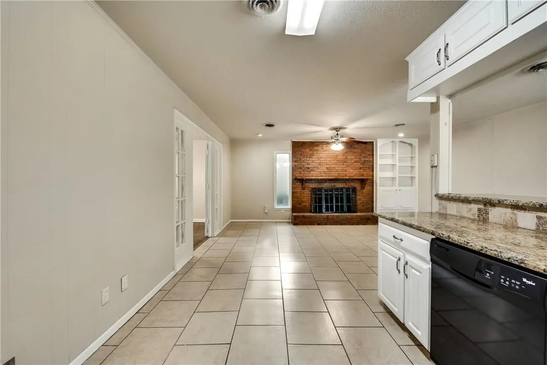 Single Family Residence For Rent in Tarrant County , 1601 Larkspur Drive, Arlington, Texas 76013, 3 Bedroom, 2 Bathroom, 2 Garage spaces, 1,586 Sqft, built in 1955, mls#21407430, Real Estate Agent in Arlington, Homes For Rent in Tarrant county, Homes For Rent in Arlington, Realtor in Arlington Texas, Real Estate Brokerage Independent Realty Texas, Luminita Cordes Realtor