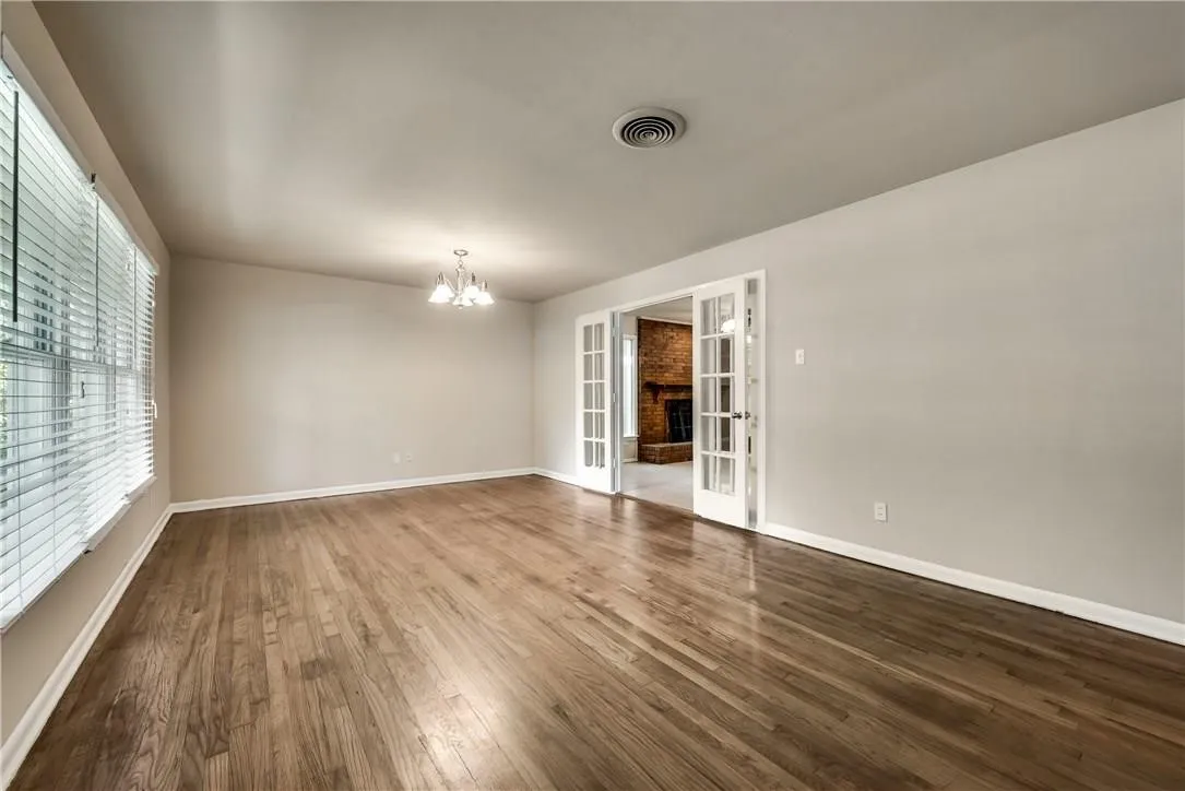 Single Family Residence For Rent in Tarrant County , 1601 Larkspur Drive, Arlington, Texas 76013, 3 Bedroom, 2 Bathroom, 2 Garage spaces, 1,586 Sqft, built in 1955, mls#21407430, Real Estate Agent in Arlington, Homes For Rent in Tarrant county, Homes For Rent in Arlington, Realtor in Arlington Texas, Real Estate Brokerage Independent Realty Texas, Luminita Cordes Realtor