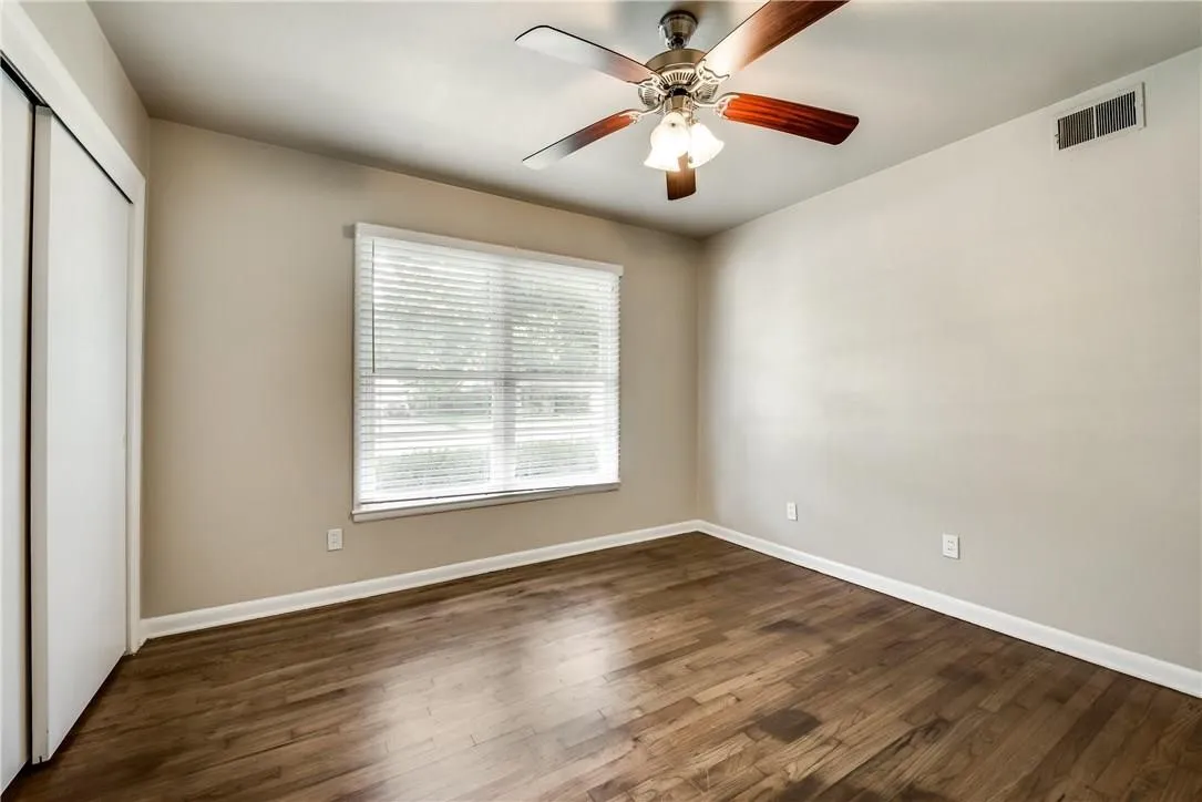 Single Family Residence For Rent in Tarrant County , 1601 Larkspur Drive, Arlington, Texas 76013, 3 Bedroom, 2 Bathroom, 2 Garage spaces, 1,586 Sqft, built in 1955, mls#21407430, Real Estate Agent in Arlington, Homes For Rent in Tarrant county, Homes For Rent in Arlington, Realtor in Arlington Texas, Real Estate Brokerage Independent Realty Texas, Luminita Cordes Realtor