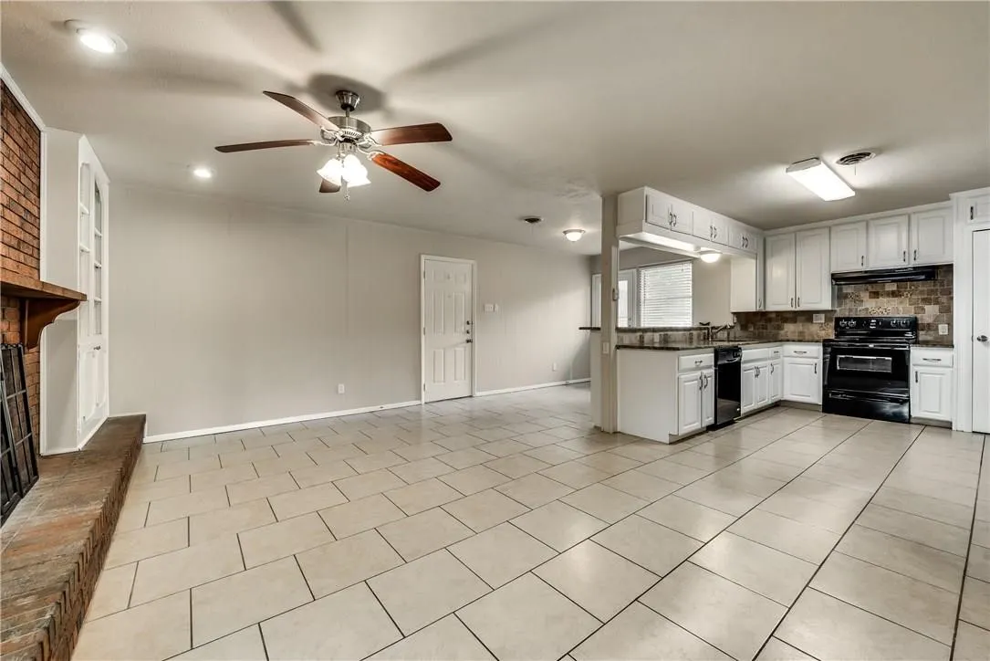 Single Family Residence For Rent in Tarrant County , 1601 Larkspur Drive, Arlington, Texas 76013, 3 Bedroom, 2 Bathroom, 2 Garage spaces, 1,586 Sqft, built in 1955, mls#21407430, Real Estate Agent in Arlington, Homes For Rent in Tarrant county, Homes For Rent in Arlington, Realtor in Arlington Texas, Real Estate Brokerage Independent Realty Texas, Luminita Cordes Realtor