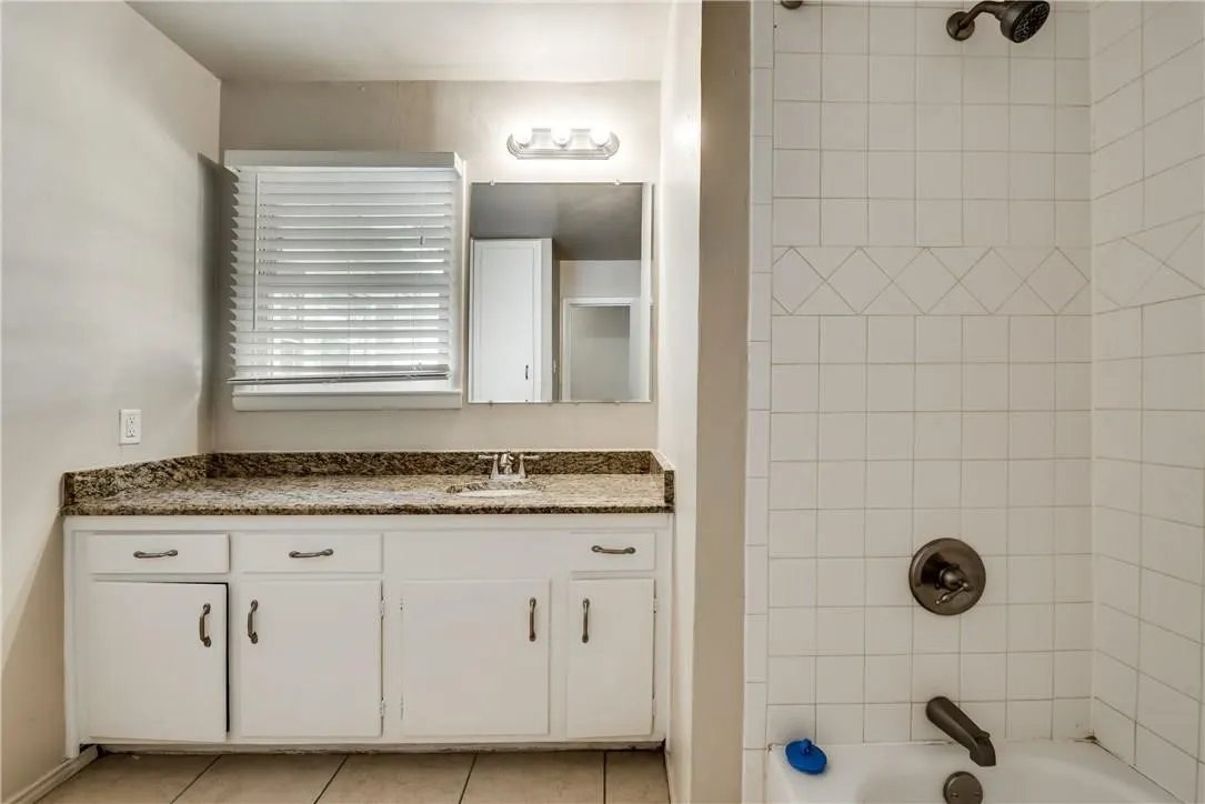 Single Family Residence For Rent in Tarrant County , 1601 Larkspur Drive, Arlington, Texas 76013, 3 Bedroom, 2 Bathroom, 2 Garage spaces, 1,586 Sqft, built in 1955, mls#21407430, Real Estate Agent in Arlington, Homes For Rent in Tarrant county, Homes For Rent in Arlington, Realtor in Arlington Texas, Real Estate Brokerage Independent Realty Texas, Luminita Cordes Realtor