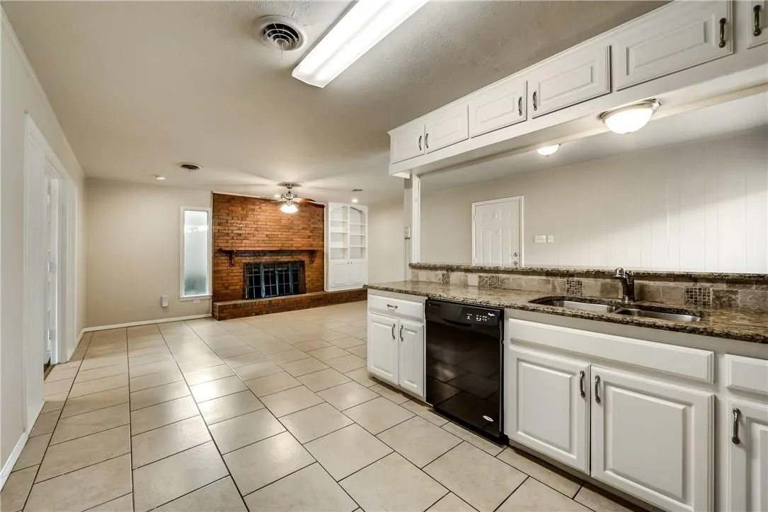 Single Family Residence For Rent in Tarrant County , 1601 Larkspur Drive, Arlington, Texas 76013, 3 Bedroom, 2 Bathroom, 2 Garage spaces, 1,586 Sqft, built in 1955, mls#21407430, Real Estate Agent in Arlington, Homes For Rent in Tarrant county, Homes For Rent in Arlington, Realtor in Arlington Texas, Real Estate Brokerage Independent Realty Texas, Luminita Cordes Realtor