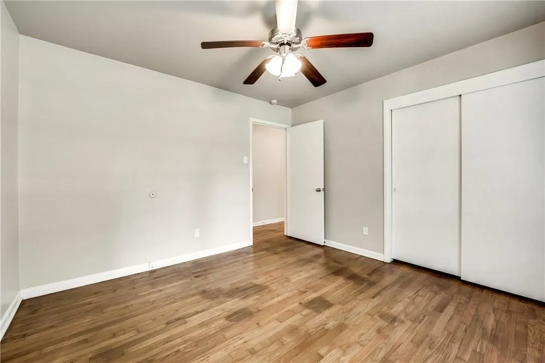 Single Family Residence For Rent in Tarrant County , 1601 Larkspur Drive, Arlington, Texas 76013, 3 Bedroom, 2 Bathroom, 2 Garage spaces, 1,586 Sqft, built in 1955, mls#21407430, Real Estate Agent in Arlington, Homes For Rent in Tarrant county, Homes For Rent in Arlington, Realtor in Arlington Texas, Real Estate Brokerage Independent Realty Texas, Luminita Cordes Realtor