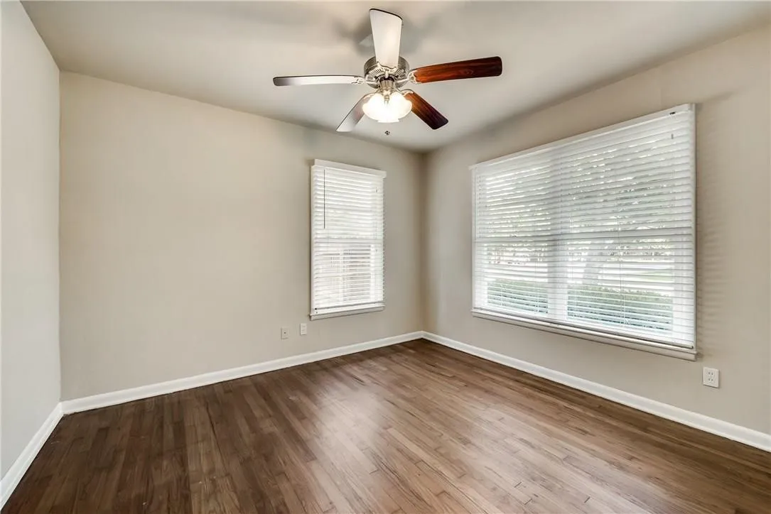 Single Family Residence For Rent in Tarrant County , 1601 Larkspur Drive, Arlington, Texas 76013, 3 Bedroom, 2 Bathroom, 2 Garage spaces, 1,586 Sqft, built in 1955, mls#21407430, Real Estate Agent in Arlington, Homes For Rent in Tarrant county, Homes For Rent in Arlington, Realtor in Arlington Texas, Real Estate Brokerage Independent Realty Texas, Luminita Cordes Realtor