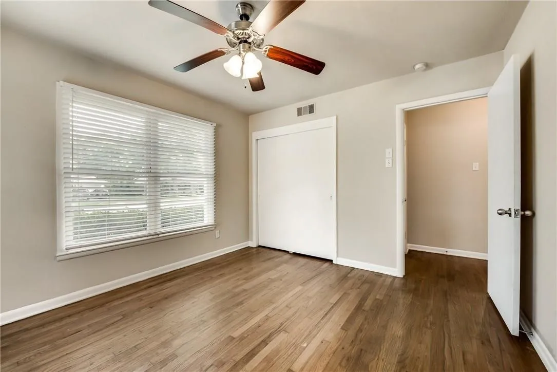 Single Family Residence For Rent in Tarrant County , 1601 Larkspur Drive, Arlington, Texas 76013, 3 Bedroom, 2 Bathroom, 2 Garage spaces, 1,586 Sqft, built in 1955, mls#21407430, Real Estate Agent in Arlington, Homes For Rent in Tarrant county, Homes For Rent in Arlington, Realtor in Arlington Texas, Real Estate Brokerage Independent Realty Texas, Luminita Cordes Realtor