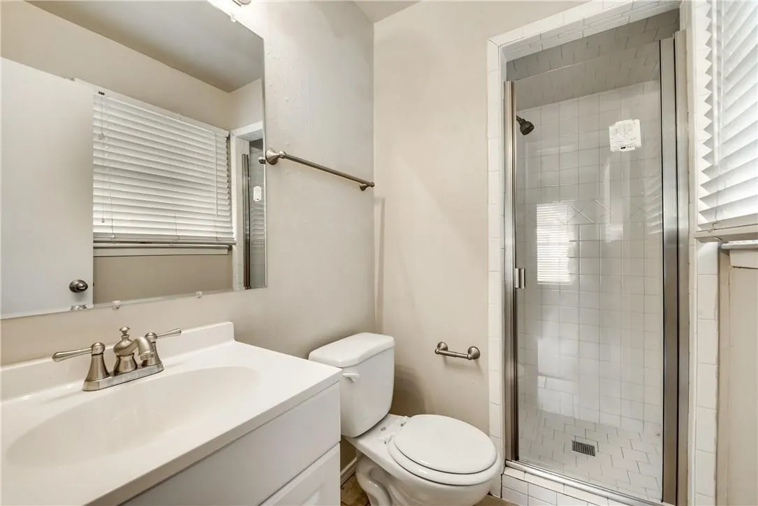 Single Family Residence For Rent in Tarrant County , 1601 Larkspur Drive, Arlington, Texas 76013, 3 Bedroom, 2 Bathroom, 2 Garage spaces, 1,586 Sqft, built in 1955, mls#21407430, Real Estate Agent in Arlington, Homes For Rent in Tarrant county, Homes For Rent in Arlington, Realtor in Arlington Texas, Real Estate Brokerage Independent Realty Texas, Luminita Cordes Realtor
