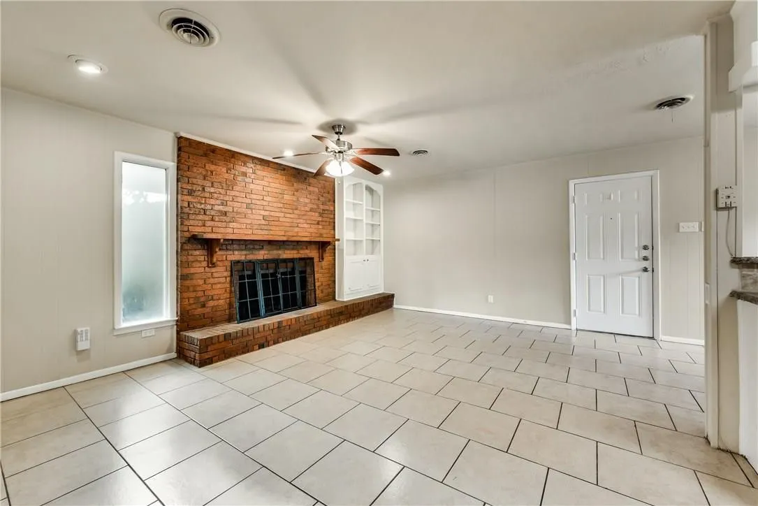 Single Family Residence For Rent in Tarrant County , 1601 Larkspur Drive, Arlington, Texas 76013, 3 Bedroom, 2 Bathroom, 2 Garage spaces, 1,586 Sqft, built in 1955, mls#21407430, Real Estate Agent in Arlington, Homes For Rent in Tarrant county, Homes For Rent in Arlington, Realtor in Arlington Texas, Real Estate Brokerage Independent Realty Texas, Luminita Cordes Realtor