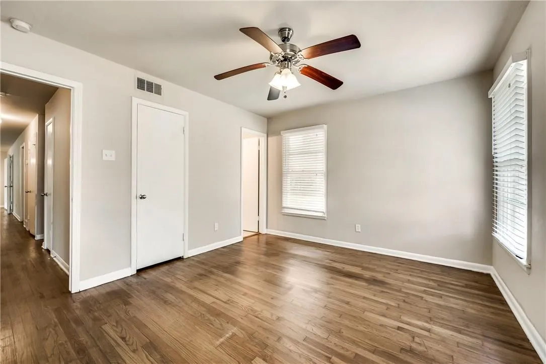 Single Family Residence For Rent in Tarrant County , 1601 Larkspur Drive, Arlington, Texas 76013, 3 Bedroom, 2 Bathroom, 2 Garage spaces, 1,586 Sqft, built in 1955, mls#21407430, Real Estate Agent in Arlington, Homes For Rent in Tarrant county, Homes For Rent in Arlington, Realtor in Arlington Texas, Real Estate Brokerage Independent Realty Texas, Luminita Cordes Realtor
