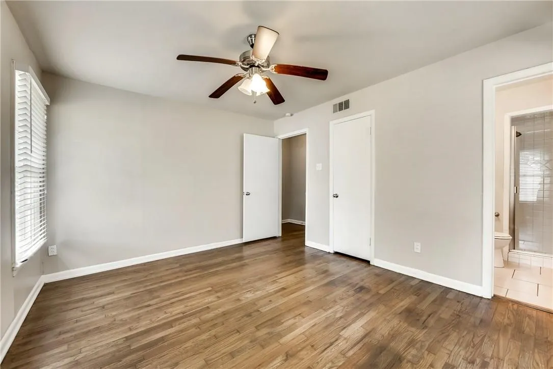 Single Family Residence For Rent in Tarrant County , 1601 Larkspur Drive, Arlington, Texas 76013, 3 Bedroom, 2 Bathroom, 2 Garage spaces, 1,586 Sqft, built in 1955, mls#21407430, Real Estate Agent in Arlington, Homes For Rent in Tarrant county, Homes For Rent in Arlington, Realtor in Arlington Texas, Real Estate Brokerage Independent Realty Texas, Luminita Cordes Realtor