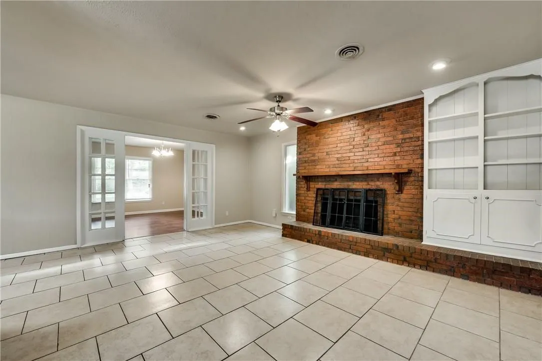 Single Family Residence For Rent in Tarrant County , 1601 Larkspur Drive, Arlington, Texas 76013, 3 Bedroom, 2 Bathroom, 2 Garage spaces, 1,586 Sqft, built in 1955, mls#21407430, Real Estate Agent in Arlington, Homes For Rent in Tarrant county, Homes For Rent in Arlington, Realtor in Arlington Texas, Real Estate Brokerage Independent Realty Texas, Luminita Cordes Realtor