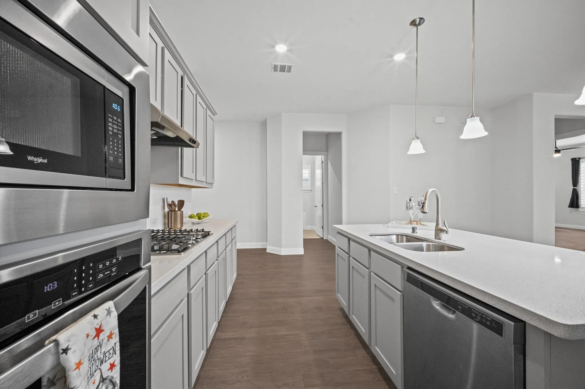 Single Family Residence For Sale in Denton County , 2157 Bailey Street, Carrollton, Texas 75010, 3 Bedroom, 2 Bathroom, 2 Garage spaces, 1,994 Sqft, built in 2020, mls#21407397, Real Estate Agent in Carrollton, Homes For Sale in Denton county, Homes For Sale in Carrollton, Realtor in Carrollton Texas, Real Estate Brokerage Independent Realty Texas, Luminita Cordes Realtor
