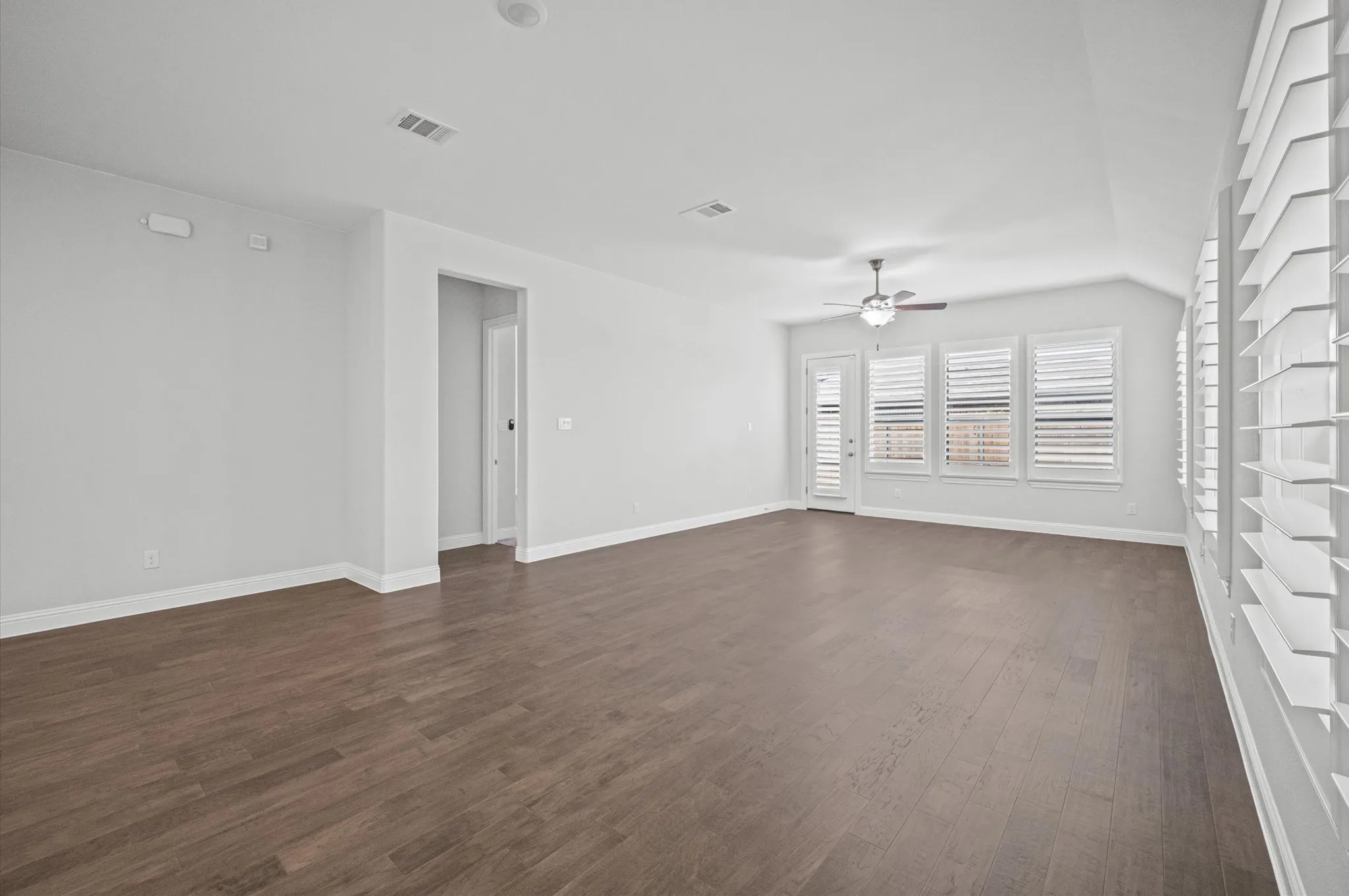 Single Family Residence For Sale in Denton County , 2157 Bailey Street, Carrollton, Texas 75010, 3 Bedroom, 2 Bathroom, 2 Garage spaces, 1,994 Sqft, built in 2020, mls#21407397, Real Estate Agent in Carrollton, Homes For Sale in Denton county, Homes For Sale in Carrollton, Realtor in Carrollton Texas, Real Estate Brokerage Independent Realty Texas, Luminita Cordes Realtor