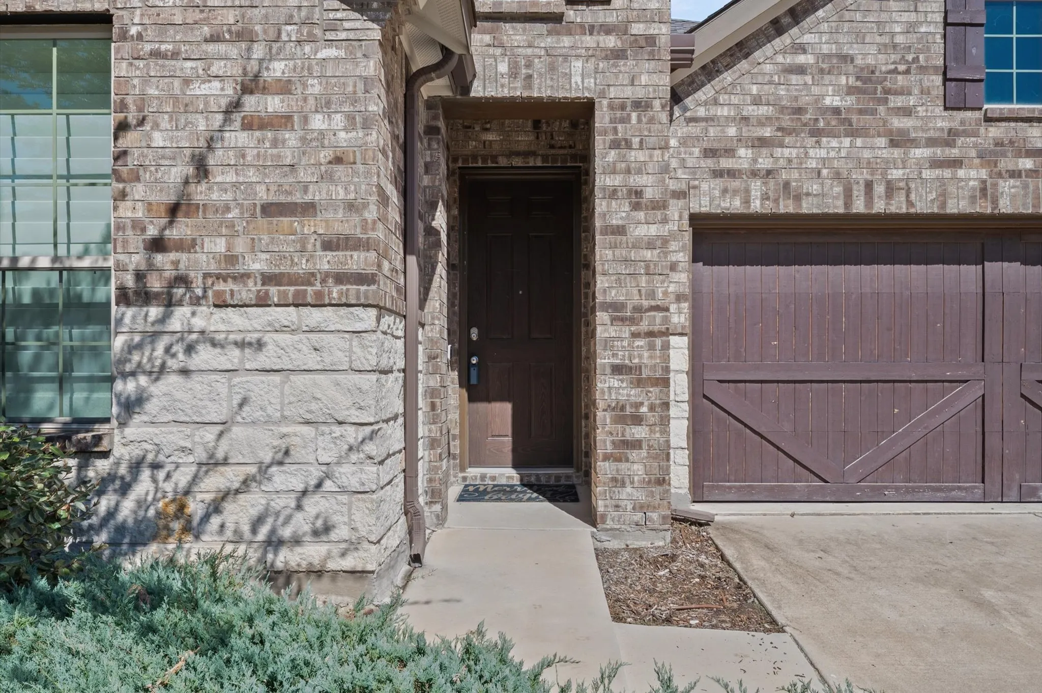 Single Family Residence For Sale in Denton County , 2157 Bailey Street, Carrollton, Texas 75010, 3 Bedroom, 2 Bathroom, 2 Garage spaces, 1,994 Sqft, built in 2020, mls#21407397, Real Estate Agent in Carrollton, Homes For Sale in Denton county, Homes For Sale in Carrollton, Realtor in Carrollton Texas, Real Estate Brokerage Independent Realty Texas, Luminita Cordes Realtor