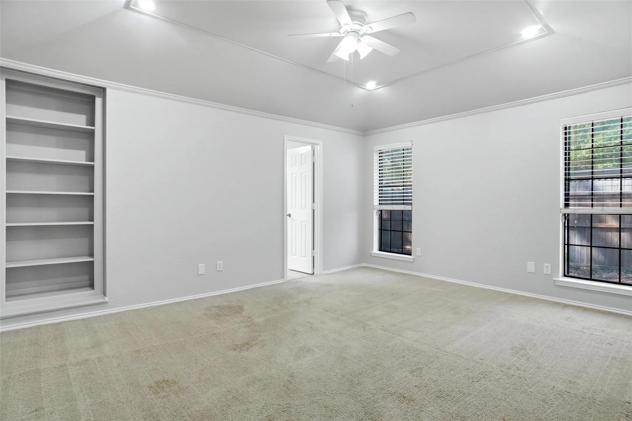 Single Family Residence For Sale in Tarrant County , 8624 Crestview, North Richland Hills, Texas 76182, 3 Bedroom, 2 Bathroom, 2 Garage spaces, 1,589 Sqft, built in 1984, mls#21406702, Real Estate Agent in North Richland Hills, Homes For Sale in Tarrant county, Homes For Sale in North Richland Hills, Realtor in North Richland Hills Texas, Real Estate Brokerage Independent Realty Texas, Luminita Cordes Realtor