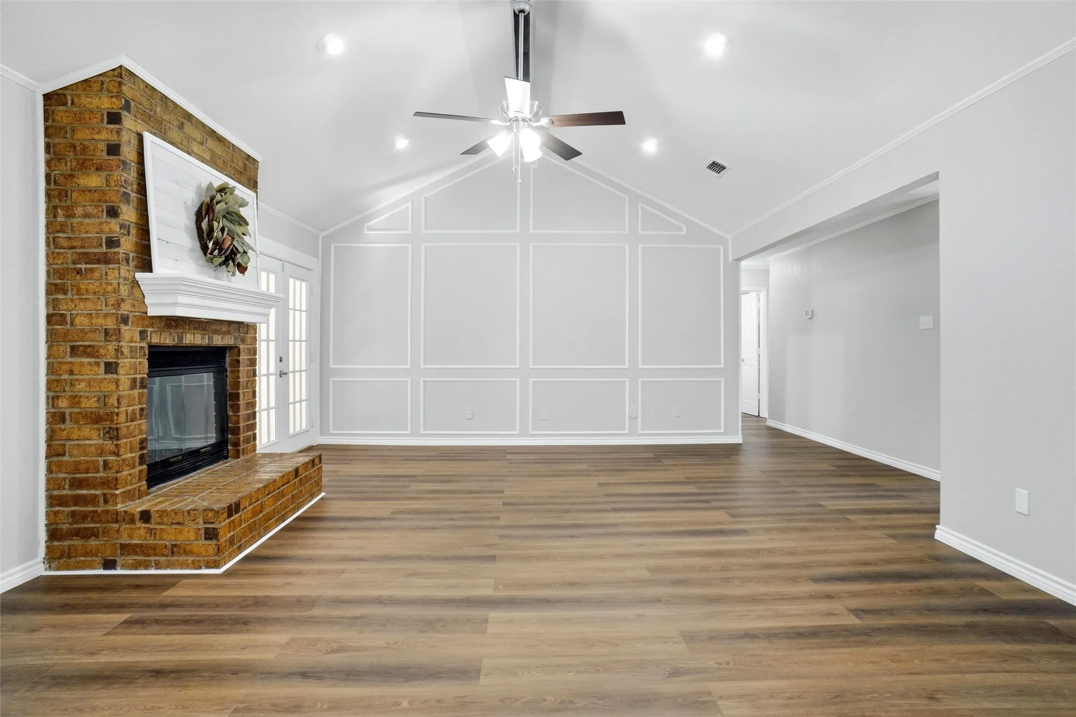 Single Family Residence For Sale in Tarrant County , 8624 Crestview, North Richland Hills, Texas 76182, 3 Bedroom, 2 Bathroom, 2 Garage spaces, 1,589 Sqft, built in 1984, mls#21406702, Real Estate Agent in North Richland Hills, Homes For Sale in Tarrant county, Homes For Sale in North Richland Hills, Realtor in North Richland Hills Texas, Real Estate Brokerage Independent Realty Texas, Luminita Cordes Realtor