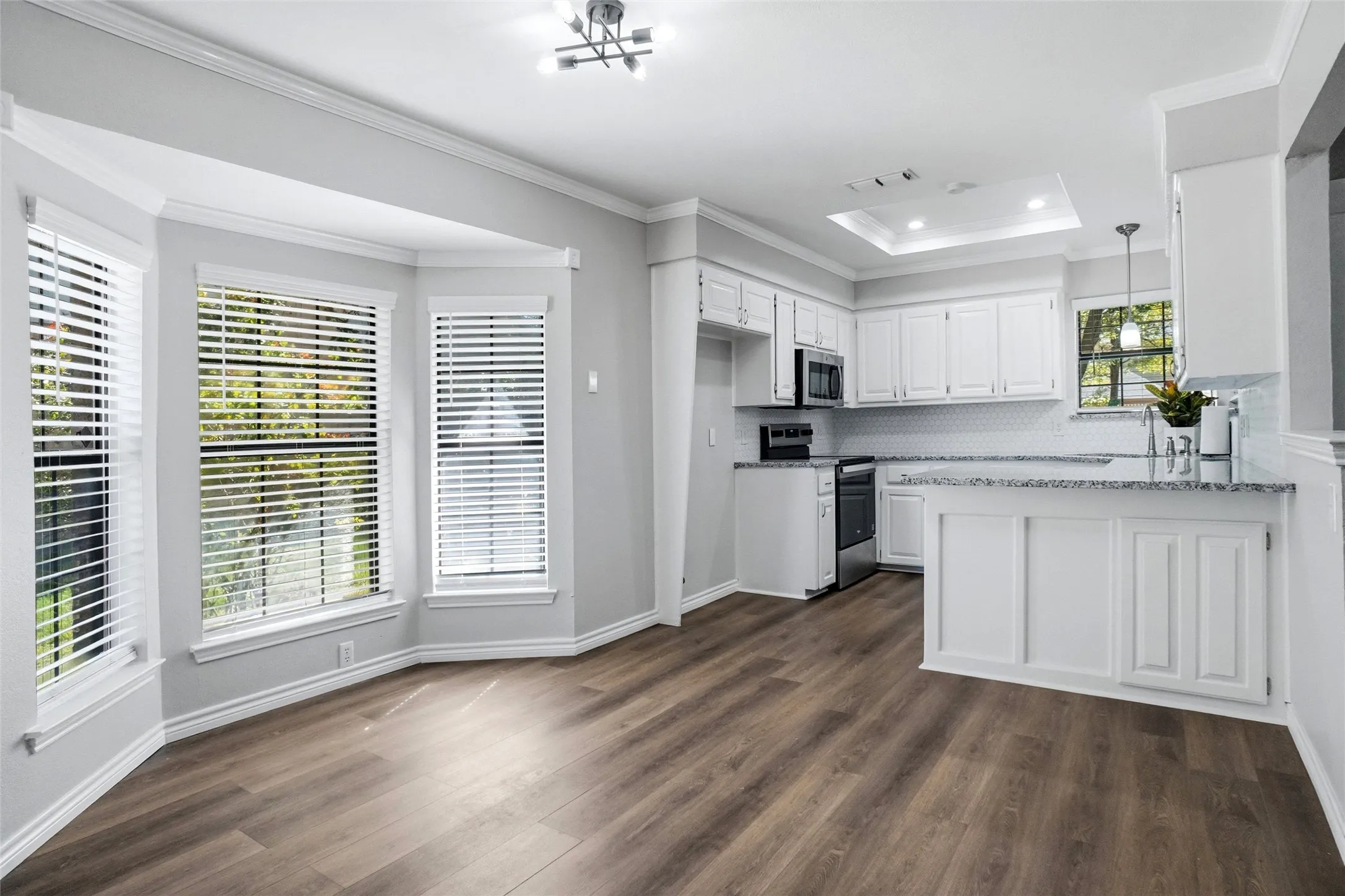 Single Family Residence For Sale in Tarrant County , 8624 Crestview, North Richland Hills, Texas 76182, 3 Bedroom, 2 Bathroom, 2 Garage spaces, 1,589 Sqft, built in 1984, mls#21406702, Real Estate Agent in North Richland Hills, Homes For Sale in Tarrant county, Homes For Sale in North Richland Hills, Realtor in North Richland Hills Texas, Real Estate Brokerage Independent Realty Texas, Luminita Cordes Realtor