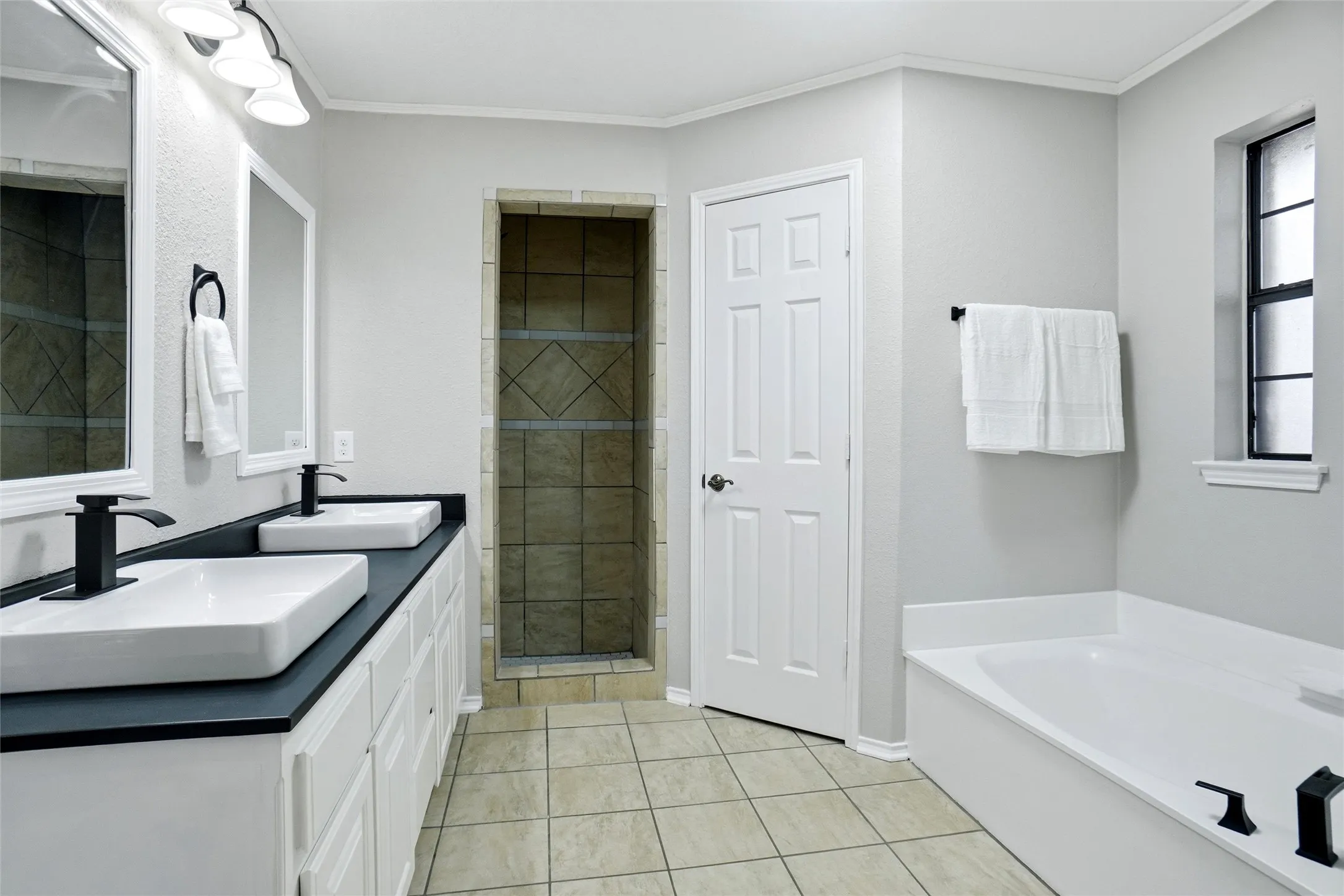 Single Family Residence For Sale in Tarrant County , 8624 Crestview, North Richland Hills, Texas 76182, 3 Bedroom, 2 Bathroom, 2 Garage spaces, 1,589 Sqft, built in 1984, mls#21406702, Real Estate Agent in North Richland Hills, Homes For Sale in Tarrant county, Homes For Sale in North Richland Hills, Realtor in North Richland Hills Texas, Real Estate Brokerage Independent Realty Texas, Luminita Cordes Realtor
