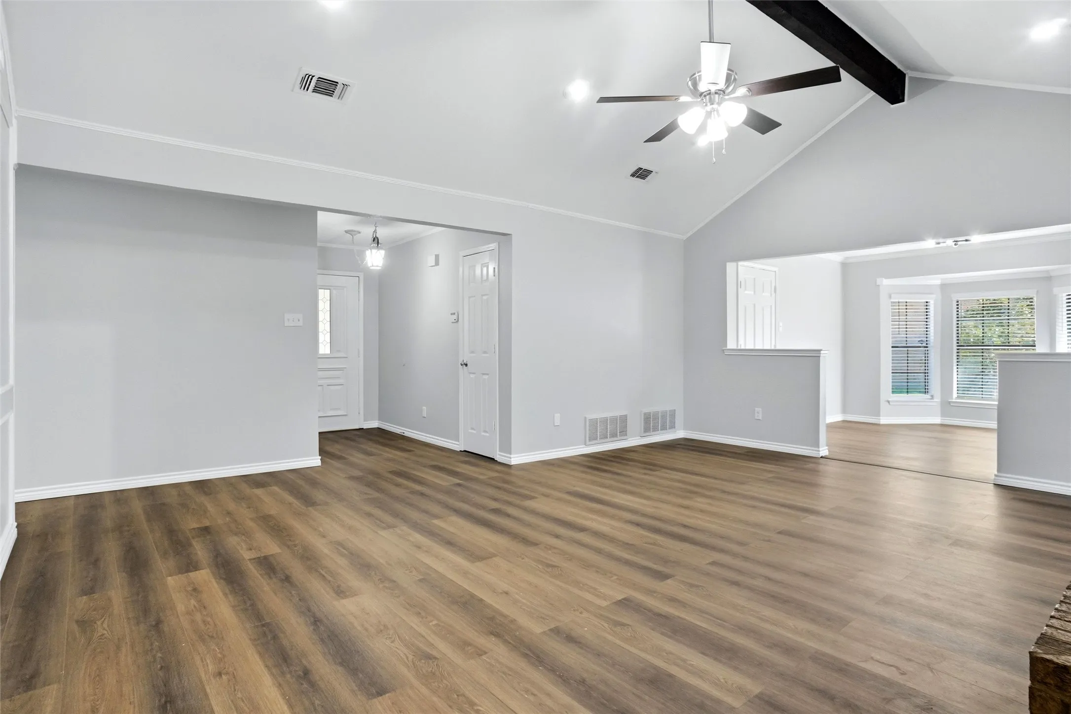 Single Family Residence For Sale in Tarrant County , 8624 Crestview, North Richland Hills, Texas 76182, 3 Bedroom, 2 Bathroom, 2 Garage spaces, 1,589 Sqft, built in 1984, mls#21406702, Real Estate Agent in North Richland Hills, Homes For Sale in Tarrant county, Homes For Sale in North Richland Hills, Realtor in North Richland Hills Texas, Real Estate Brokerage Independent Realty Texas, Luminita Cordes Realtor