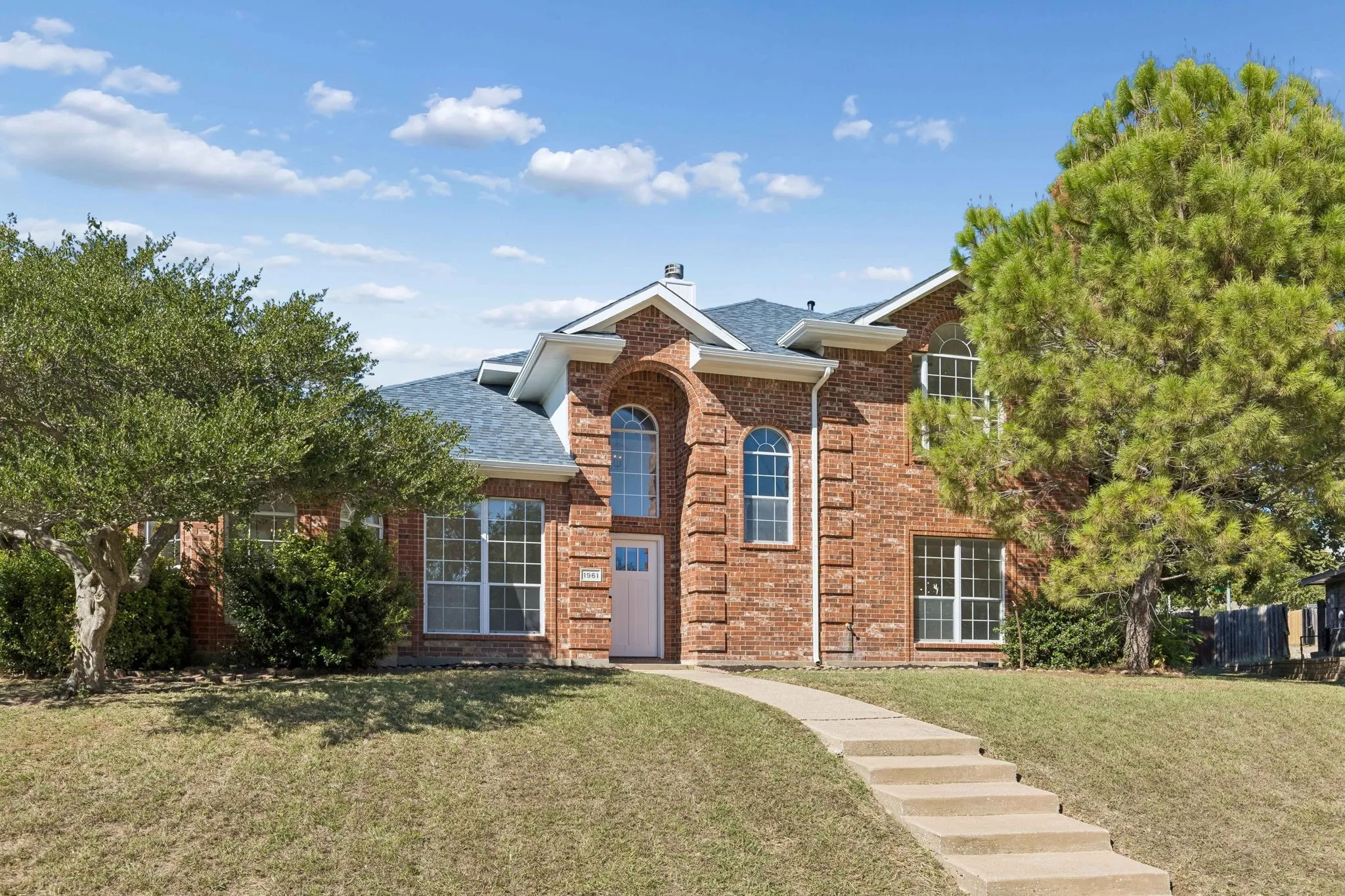 Single Family Residence For Sale in Rockwall County , 1961 Random Oaks Drive, Rockwall, Texas 75087, 4 Bedroom, 3 Bathroom, 2 Garage spaces, 2,887 Sqft, built in 1996, mls#21406709, Real Estate Agent in Rockwall, Homes For Sale in Rockwall county, Homes For Sale in Rockwall, Realtor in Rockwall Texas, Real Estate Brokerage Independent Realty Texas, Luminita Cordes Realtor
