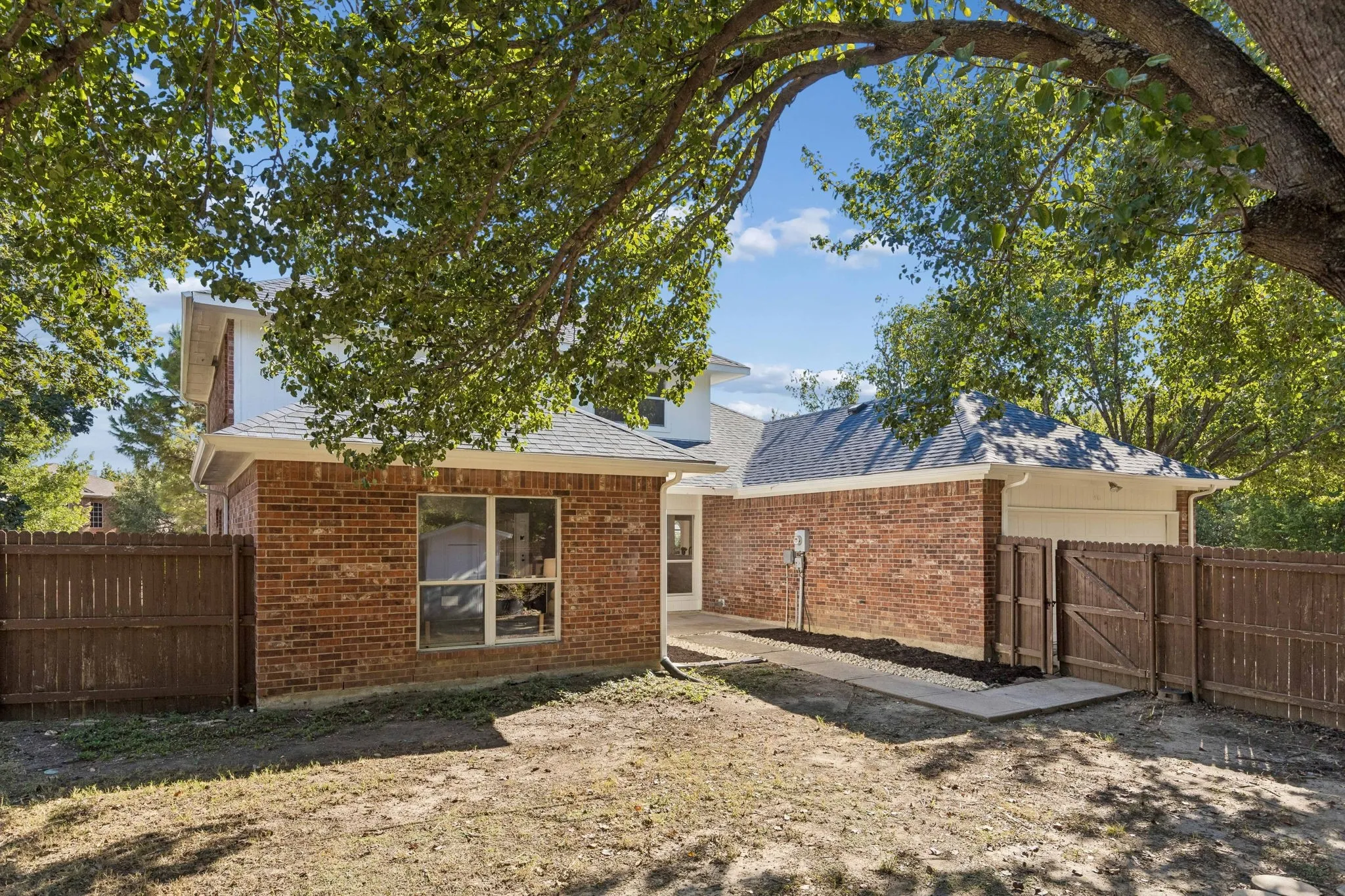 Single Family Residence For Sale in Rockwall County , 1961 Random Oaks Drive, Rockwall, Texas 75087, 4 Bedroom, 3 Bathroom, 2 Garage spaces, 2,887 Sqft, built in 1996, mls#21406709, Real Estate Agent in Rockwall, Homes For Sale in Rockwall county, Homes For Sale in Rockwall, Realtor in Rockwall Texas, Real Estate Brokerage Independent Realty Texas, Luminita Cordes Realtor