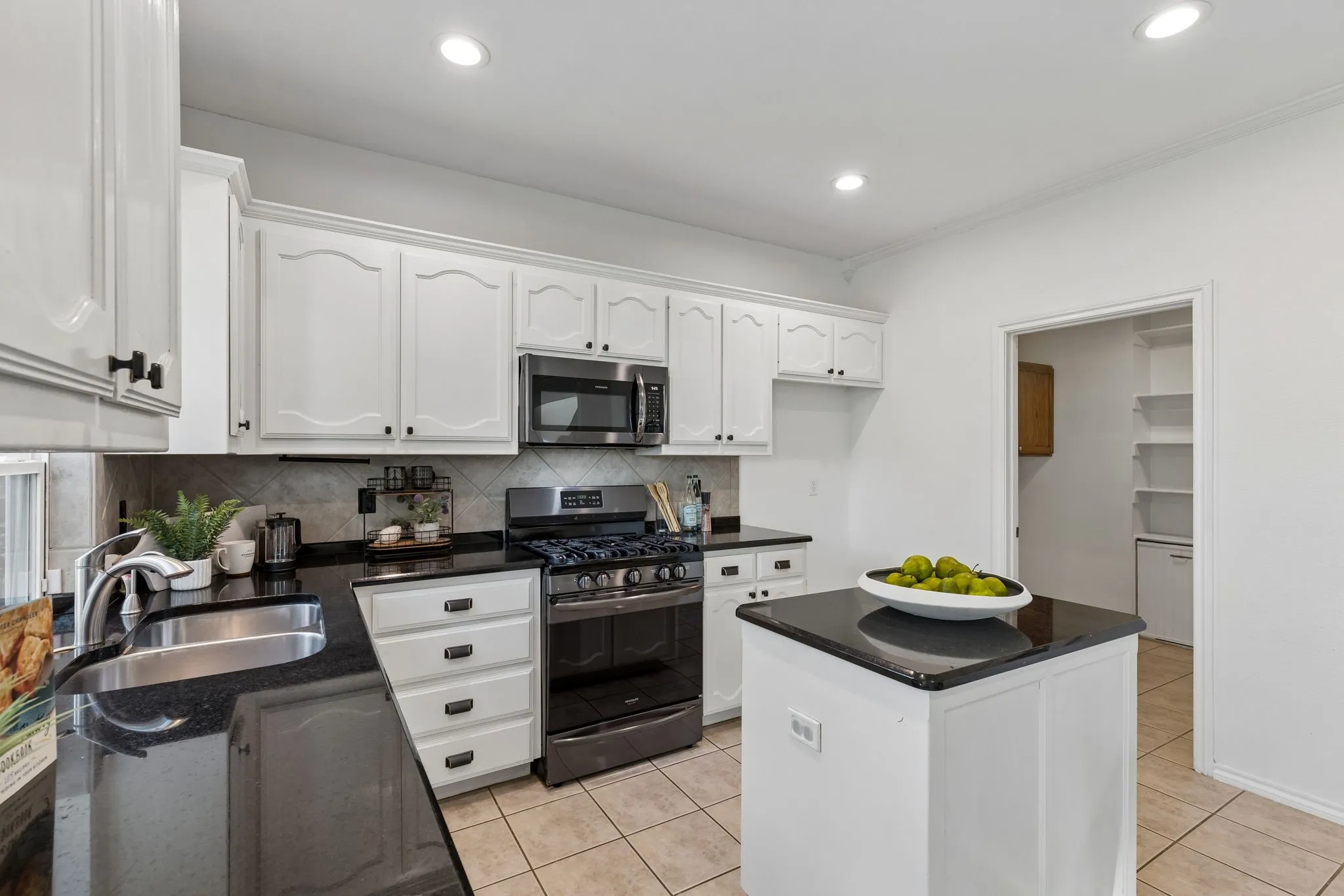 Single Family Residence For Sale in Tarrant County , 3737 Brandywine Lane, Fort Worth, Texas 76244, 4 Bedroom, 3 Bathroom, 2 Garage spaces, 2,141 Sqft, built in 2003, mls#21407377, Real Estate Agent in Fort Worth, Homes For Sale in Tarrant county, Homes For Sale in Fort Worth, Realtor in Fort Worth Texas, Real Estate Brokerage Independent Realty Texas, Luminita Cordes Realtor