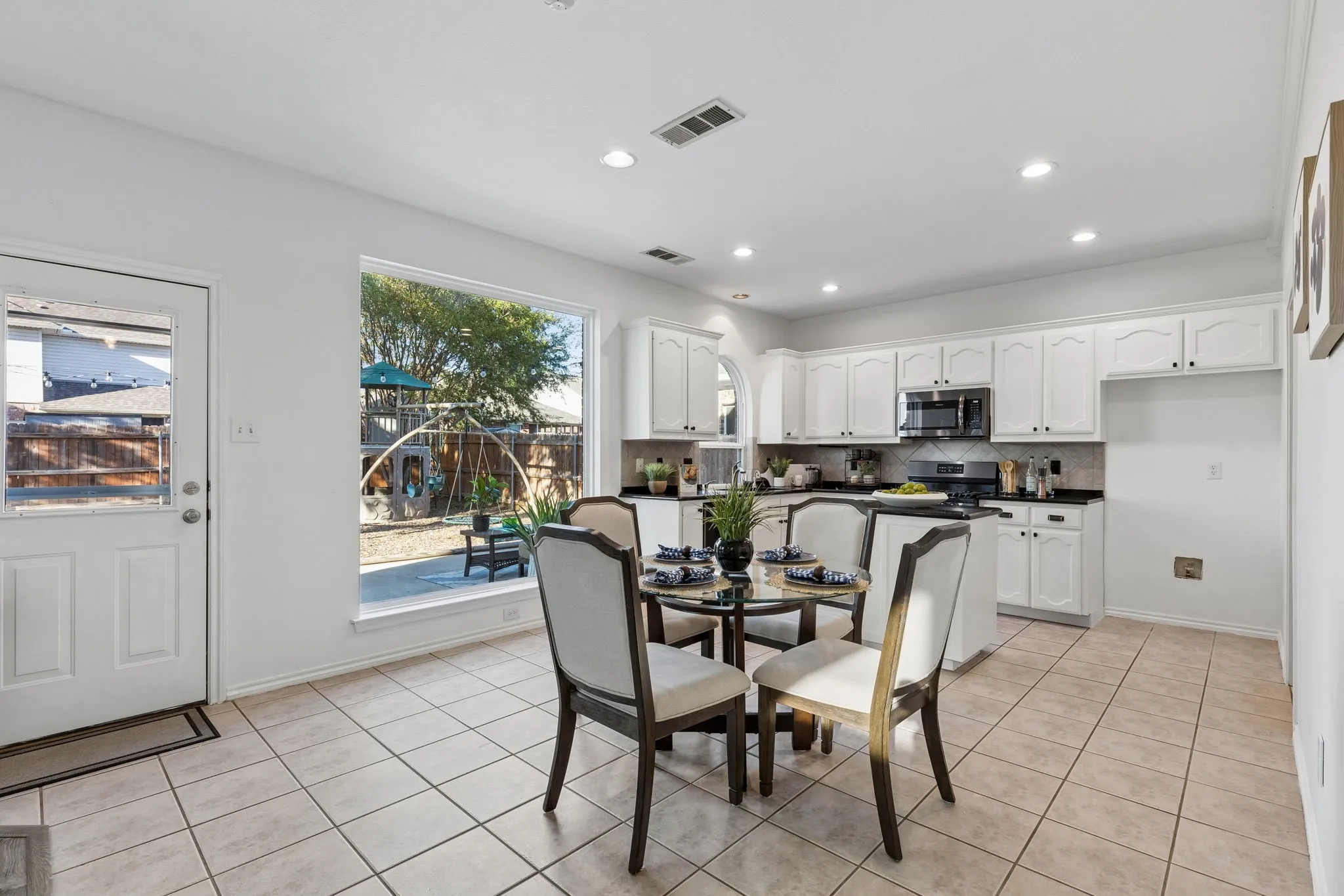 Single Family Residence For Sale in Tarrant County , 3737 Brandywine Lane, Fort Worth, Texas 76244, 4 Bedroom, 3 Bathroom, 2 Garage spaces, 2,141 Sqft, built in 2003, mls#21407377, Real Estate Agent in Fort Worth, Homes For Sale in Tarrant county, Homes For Sale in Fort Worth, Realtor in Fort Worth Texas, Real Estate Brokerage Independent Realty Texas, Luminita Cordes Realtor