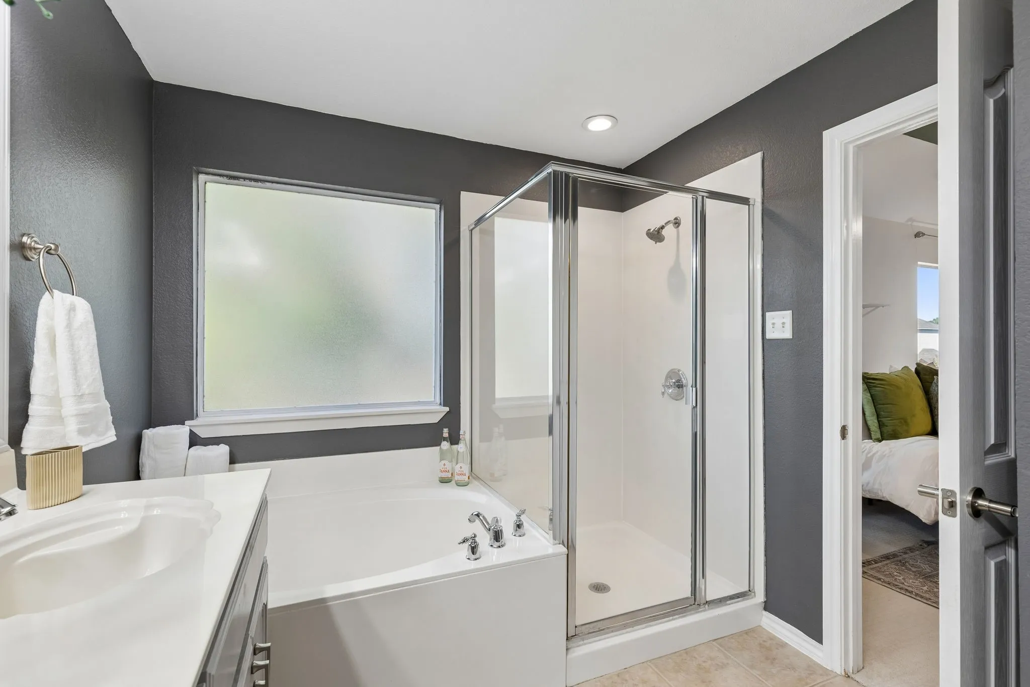 Single Family Residence For Sale in Tarrant County , 3737 Brandywine Lane, Fort Worth, Texas 76244, 4 Bedroom, 3 Bathroom, 2 Garage spaces, 2,141 Sqft, built in 2003, mls#21407377, Real Estate Agent in Fort Worth, Homes For Sale in Tarrant county, Homes For Sale in Fort Worth, Realtor in Fort Worth Texas, Real Estate Brokerage Independent Realty Texas, Luminita Cordes Realtor