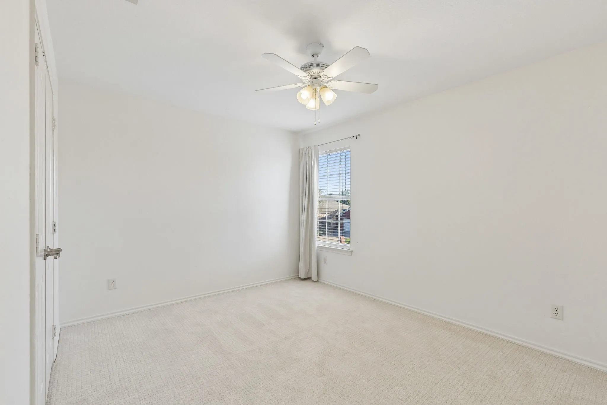 Single Family Residence For Sale in Tarrant County , 3737 Brandywine Lane, Fort Worth, Texas 76244, 4 Bedroom, 3 Bathroom, 2 Garage spaces, 2,141 Sqft, built in 2003, mls#21407377, Real Estate Agent in Fort Worth, Homes For Sale in Tarrant county, Homes For Sale in Fort Worth, Realtor in Fort Worth Texas, Real Estate Brokerage Independent Realty Texas, Luminita Cordes Realtor