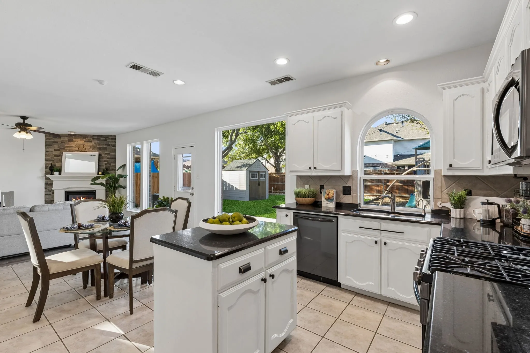 Single Family Residence For Sale in Tarrant County , 3737 Brandywine Lane, Fort Worth, Texas 76244, 4 Bedroom, 3 Bathroom, 2 Garage spaces, 2,141 Sqft, built in 2003, mls#21407377, Real Estate Agent in Fort Worth, Homes For Sale in Tarrant county, Homes For Sale in Fort Worth, Realtor in Fort Worth Texas, Real Estate Brokerage Independent Realty Texas, Luminita Cordes Realtor