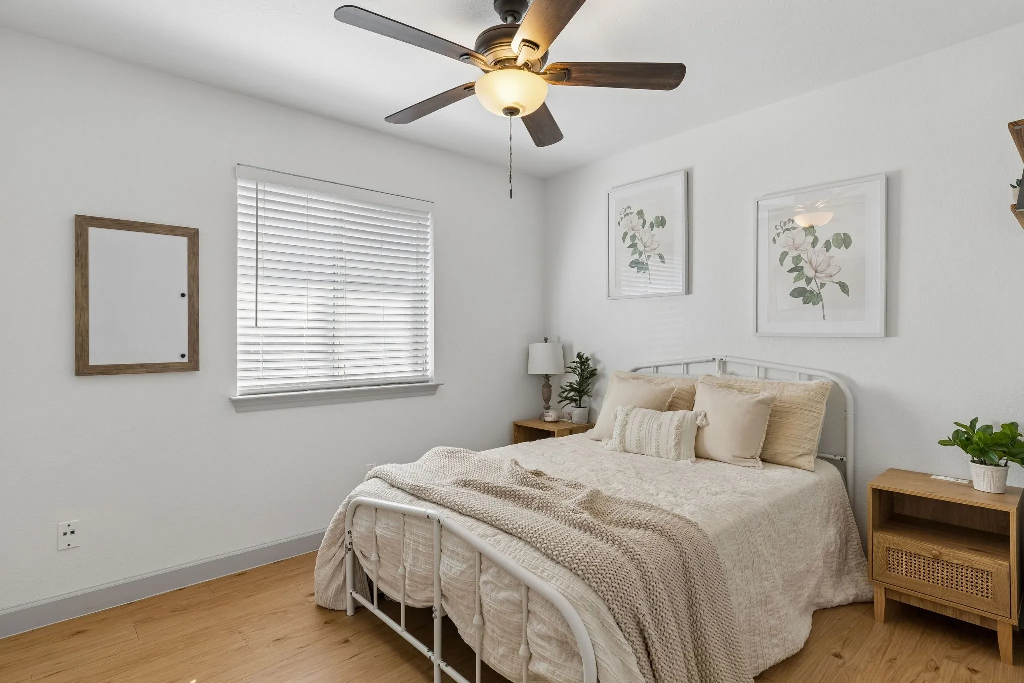 Secondary bedroom featuring a ceiling fan, LVP flooring and a closet