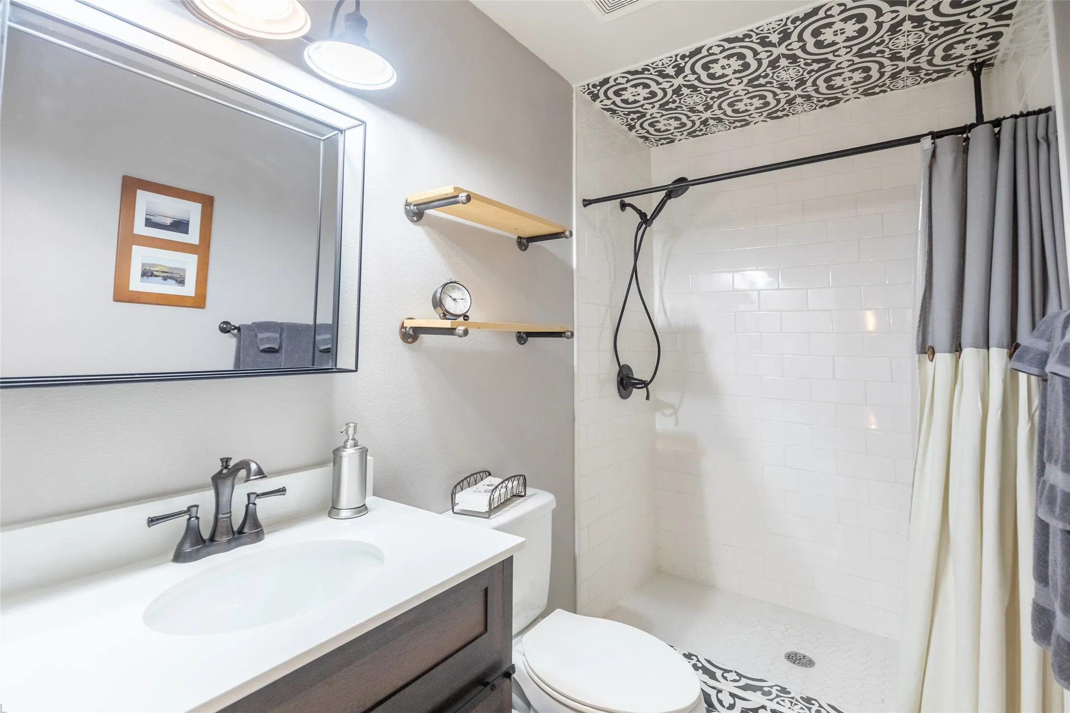 Single Family Residence For Sale in Taylor County , 290 County Road 256, Abilene, Texas 79606, 5 Bedroom, 3 Bathroom, 2 Garage spaces, 2,677 Sqft, built in 2017, mls#21403707, Real Estate Agent in Abilene, Homes For Sale in Taylor county, Homes For Sale in Abilene, Realtor in Abilene Texas, Real Estate Brokerage Independent Realty Texas, Luminita Cordes Realtor