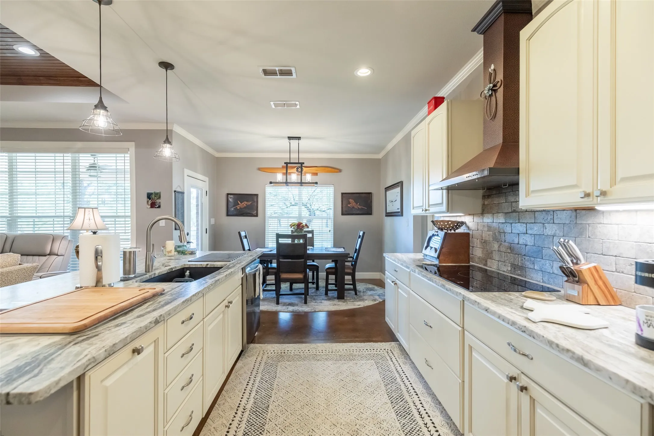 Single Family Residence For Sale in Taylor County , 290 County Road 256, Abilene, Texas 79606, 5 Bedroom, 3 Bathroom, 2 Garage spaces, 2,677 Sqft, built in 2017, mls#21403707, Real Estate Agent in Abilene, Homes For Sale in Taylor county, Homes For Sale in Abilene, Realtor in Abilene Texas, Real Estate Brokerage Independent Realty Texas, Luminita Cordes Realtor