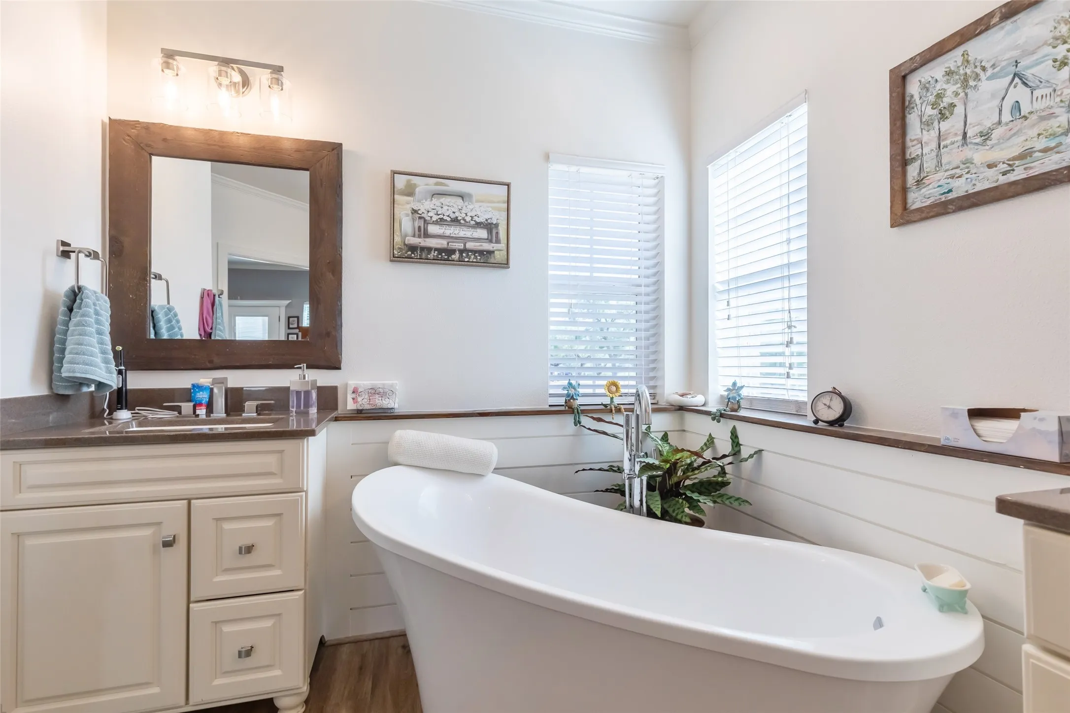 Single Family Residence For Sale in Taylor County , 290 County Road 256, Abilene, Texas 79606, 5 Bedroom, 3 Bathroom, 2 Garage spaces, 2,677 Sqft, built in 2017, mls#21403707, Real Estate Agent in Abilene, Homes For Sale in Taylor county, Homes For Sale in Abilene, Realtor in Abilene Texas, Real Estate Brokerage Independent Realty Texas, Luminita Cordes Realtor