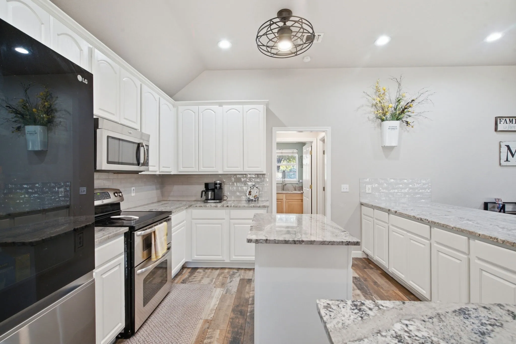 Single Family Residence For Sale in Parker County , 210 Saddle Club Road, Weatherford, Texas 76088, 4 Bedroom, 2 Bathroom, 1 Garage spaces, 2,425 Sqft, built in 2002, mls#21406978, Real Estate Agent in Weatherford, Homes For Sale in Parker county, Homes For Sale in Weatherford, Realtor in Weatherford Texas, Real Estate Brokerage Independent Realty Texas, Luminita Cordes Realtor