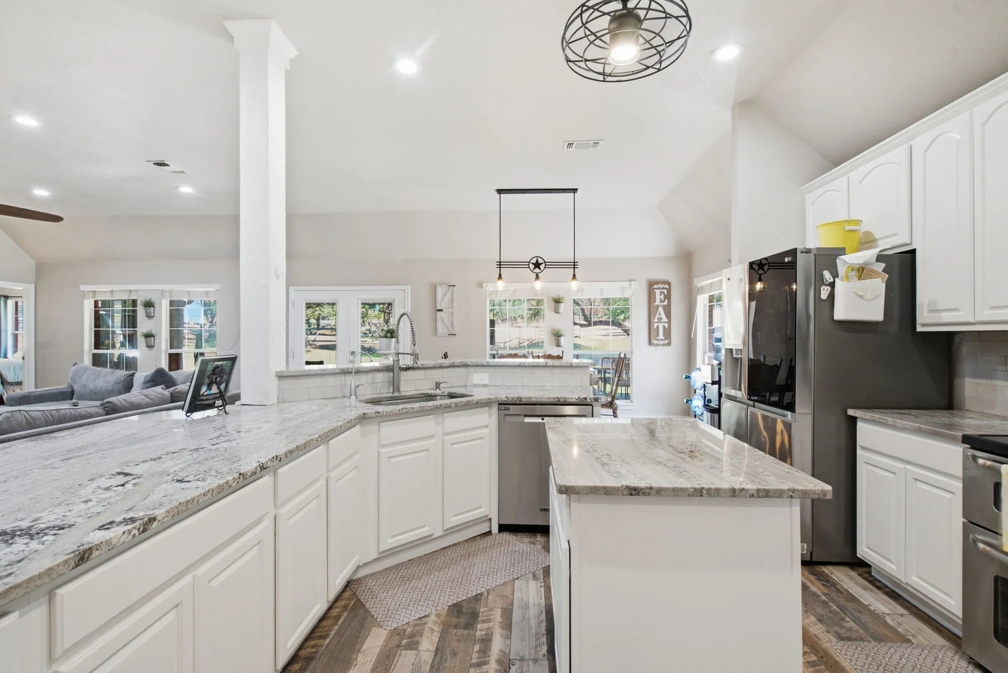 Single Family Residence For Sale in Parker County , 210 Saddle Club Road, Weatherford, Texas 76088, 4 Bedroom, 2 Bathroom, 1 Garage spaces, 2,425 Sqft, built in 2002, mls#21406978, Real Estate Agent in Weatherford, Homes For Sale in Parker county, Homes For Sale in Weatherford, Realtor in Weatherford Texas, Real Estate Brokerage Independent Realty Texas, Luminita Cordes Realtor