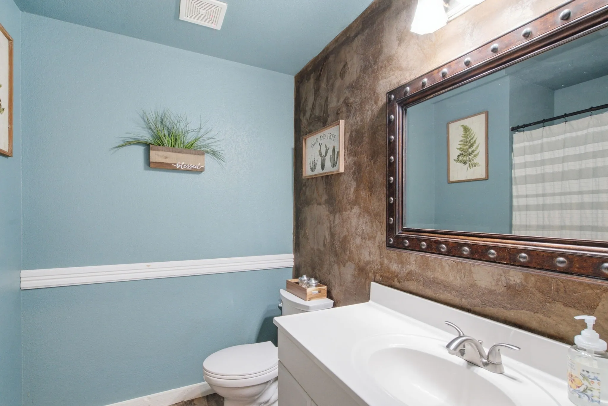Single Family Residence For Sale in Parker County , 210 Saddle Club Road, Weatherford, Texas 76088, 4 Bedroom, 2 Bathroom, 1 Garage spaces, 2,425 Sqft, built in 2002, mls#21406978, Real Estate Agent in Weatherford, Homes For Sale in Parker county, Homes For Sale in Weatherford, Realtor in Weatherford Texas, Real Estate Brokerage Independent Realty Texas, Luminita Cordes Realtor