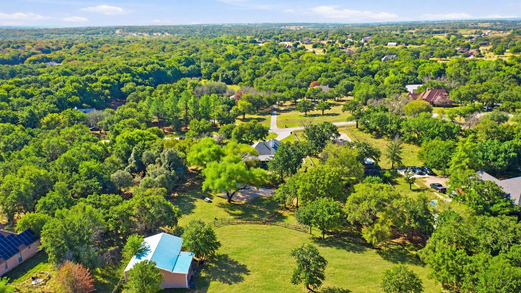 Single Family Residence For Sale in Parker County , 210 Saddle Club Road, Weatherford, Texas 76088, 4 Bedroom, 2 Bathroom, 1 Garage spaces, 2,425 Sqft, built in 2002, mls#21406978, Real Estate Agent in Weatherford, Homes For Sale in Parker county, Homes For Sale in Weatherford, Realtor in Weatherford Texas, Real Estate Brokerage Independent Realty Texas, Luminita Cordes Realtor